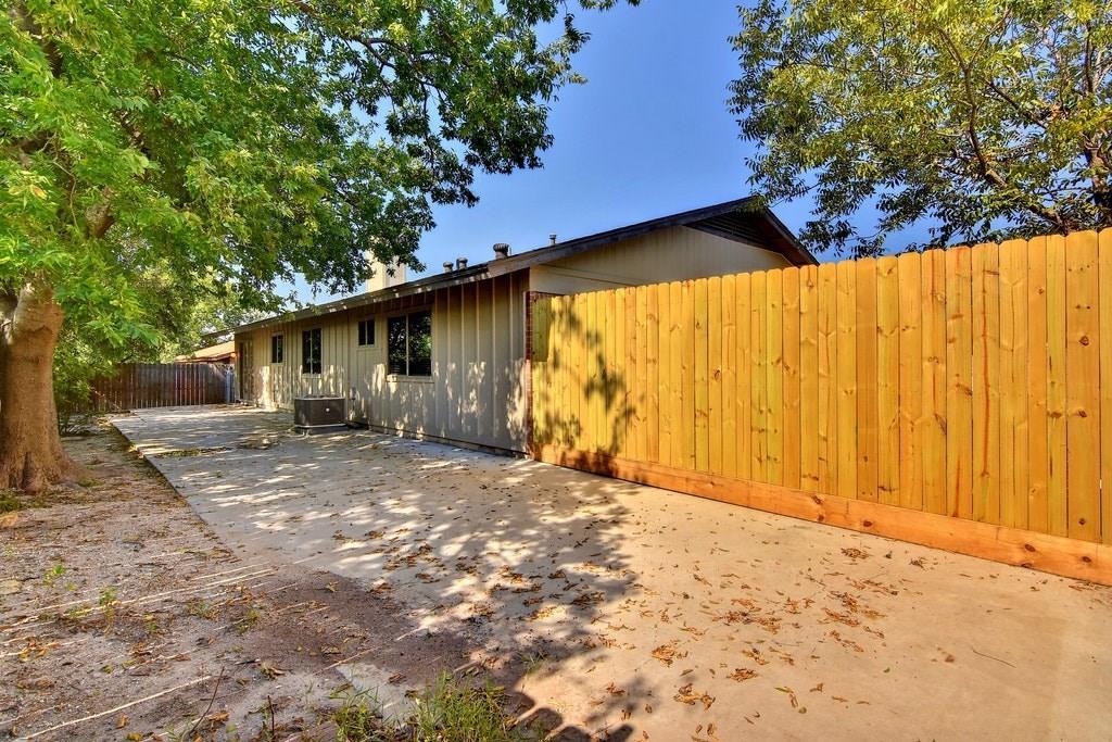 9415 Quail Meadow Dr Property Photo 24