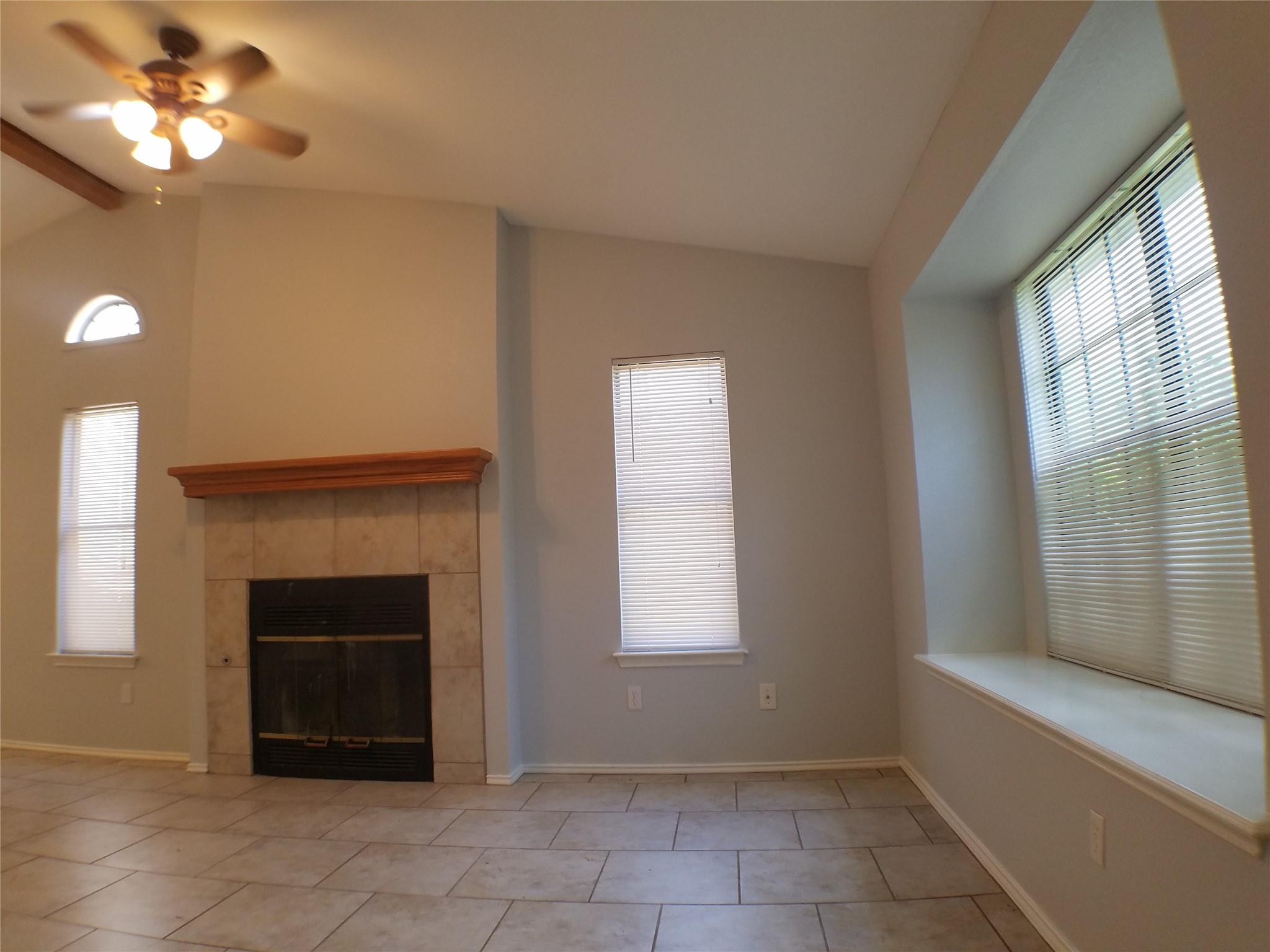 8310 Los Ranchos Dr Property Photo 6