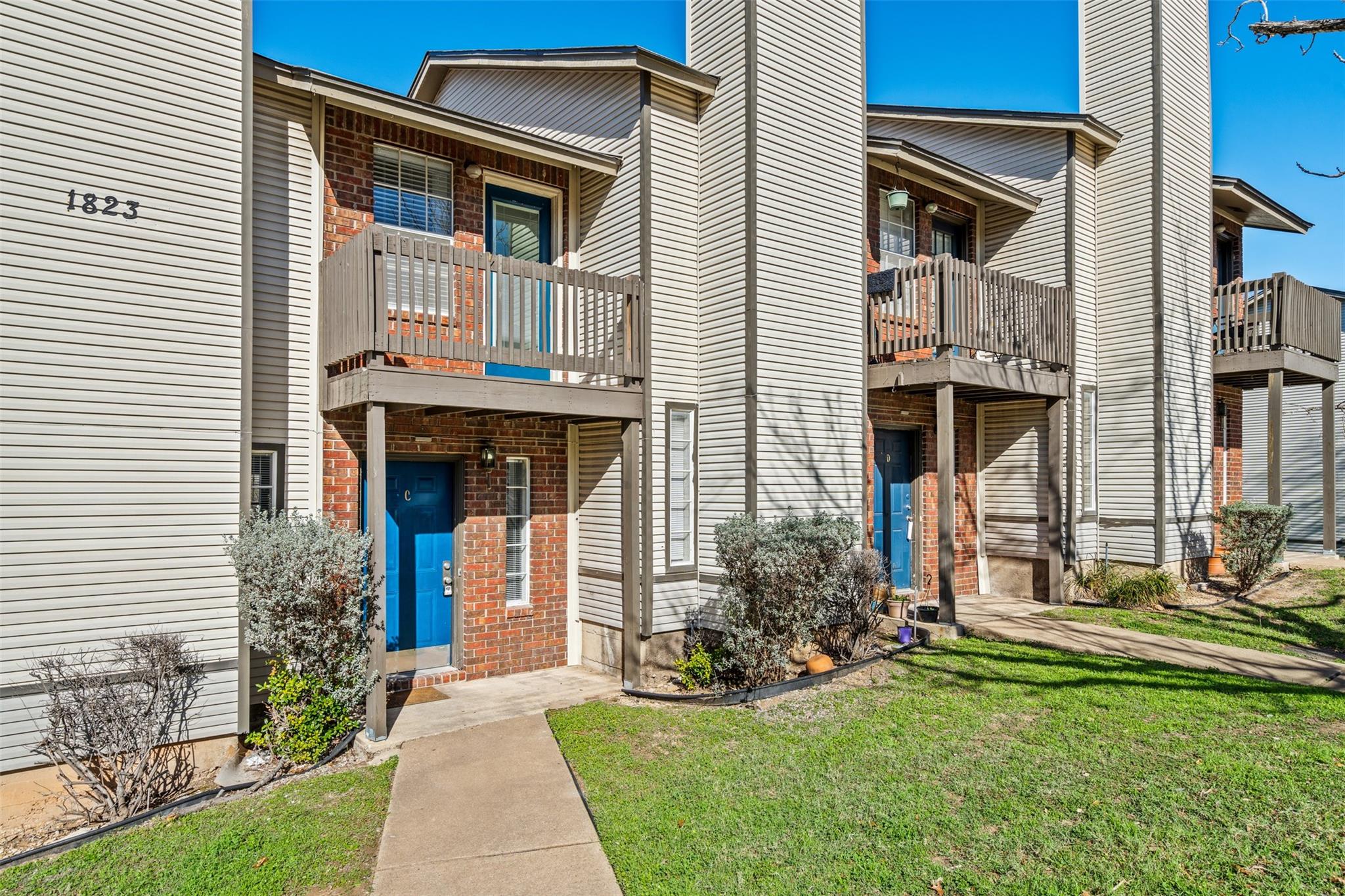 1823 River Crossing Cir #c Property Photo 1