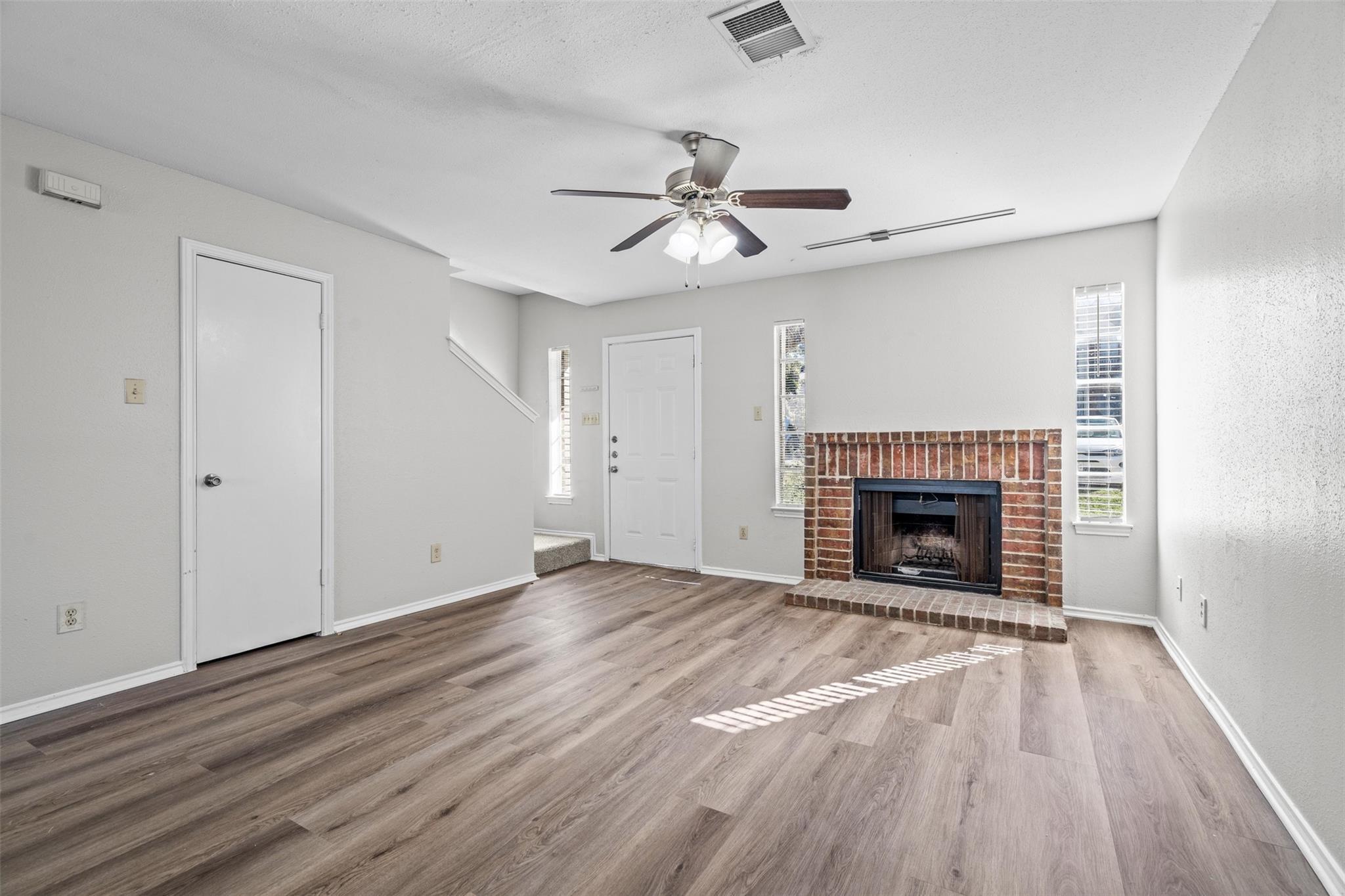 1823 River Crossing Cir #c Property Photo 6