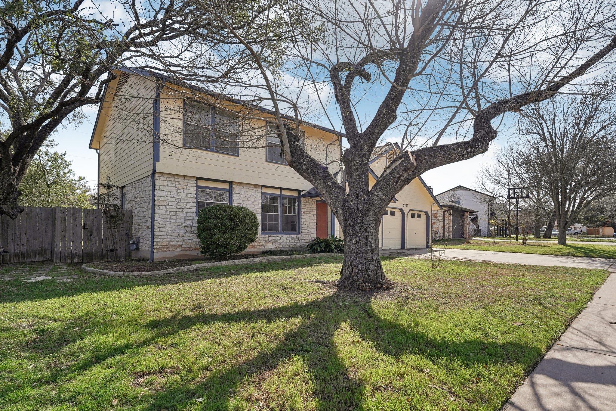 5217 Summerset Trl Property Photo 1