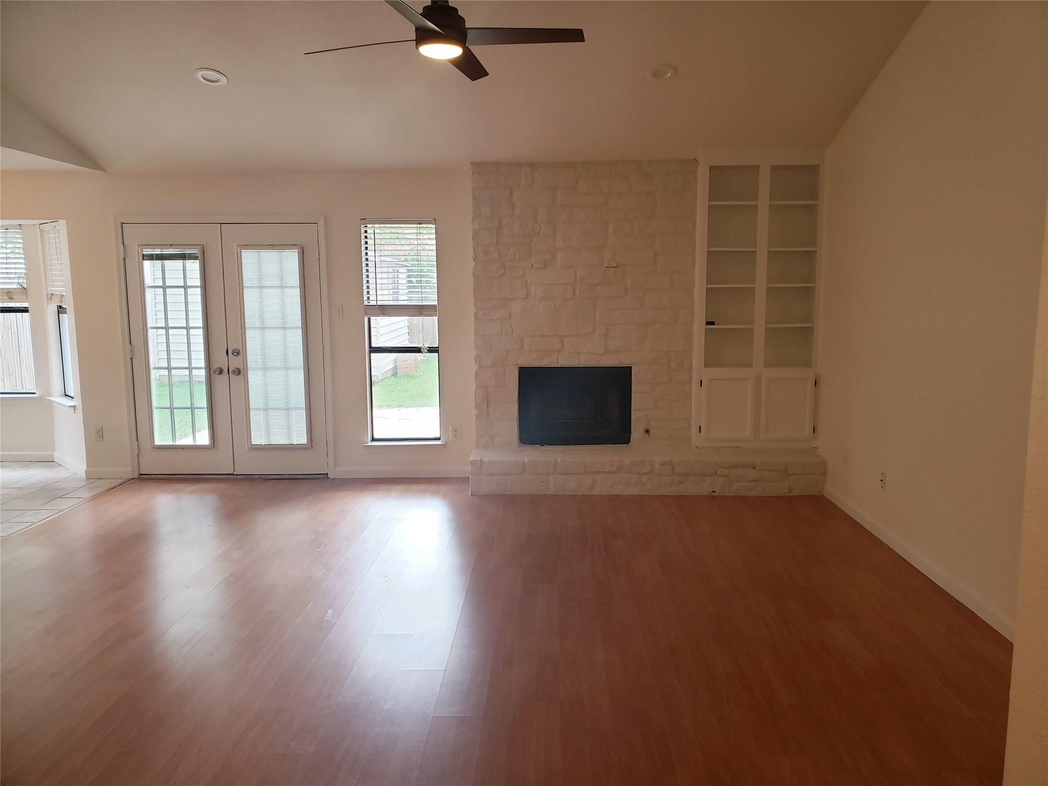 404 Oakridge Pass Property Photo 2