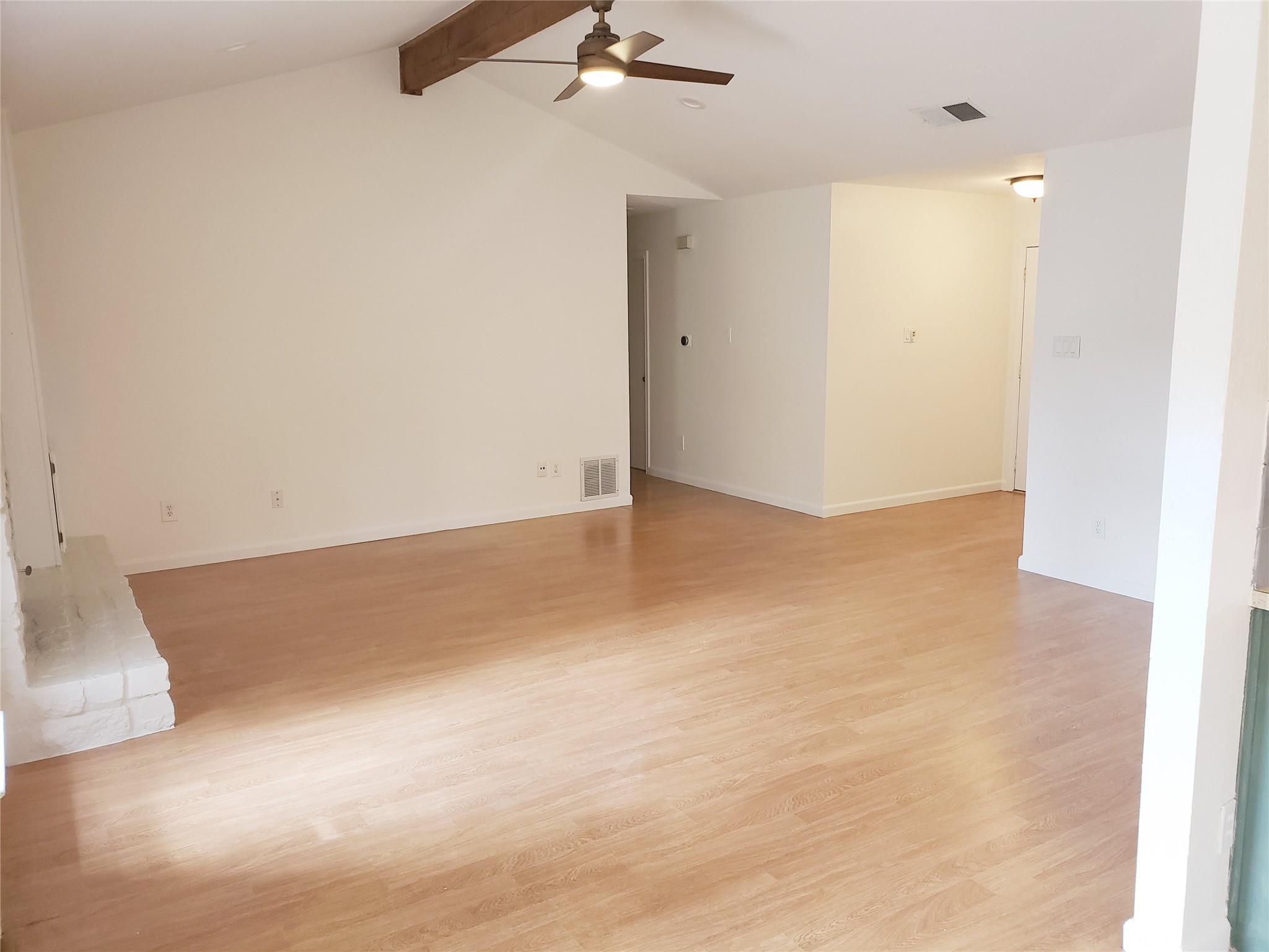 404 Oakridge Pass Property Photo 4
