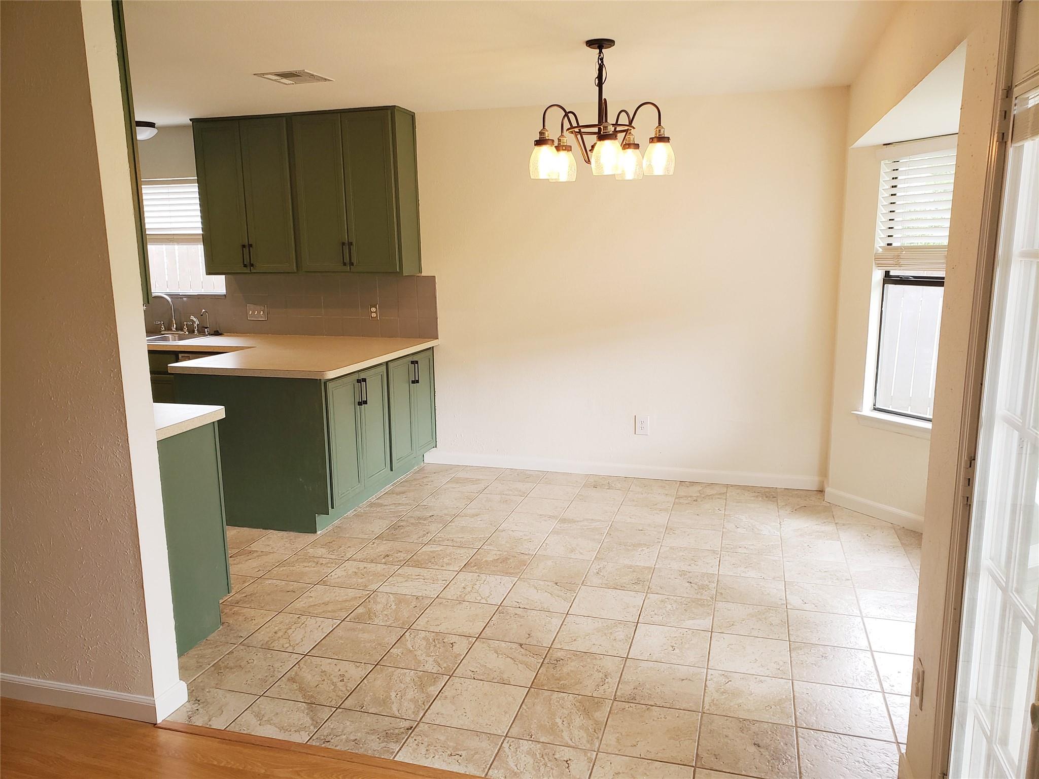 404 Oakridge Pass Property Photo 6