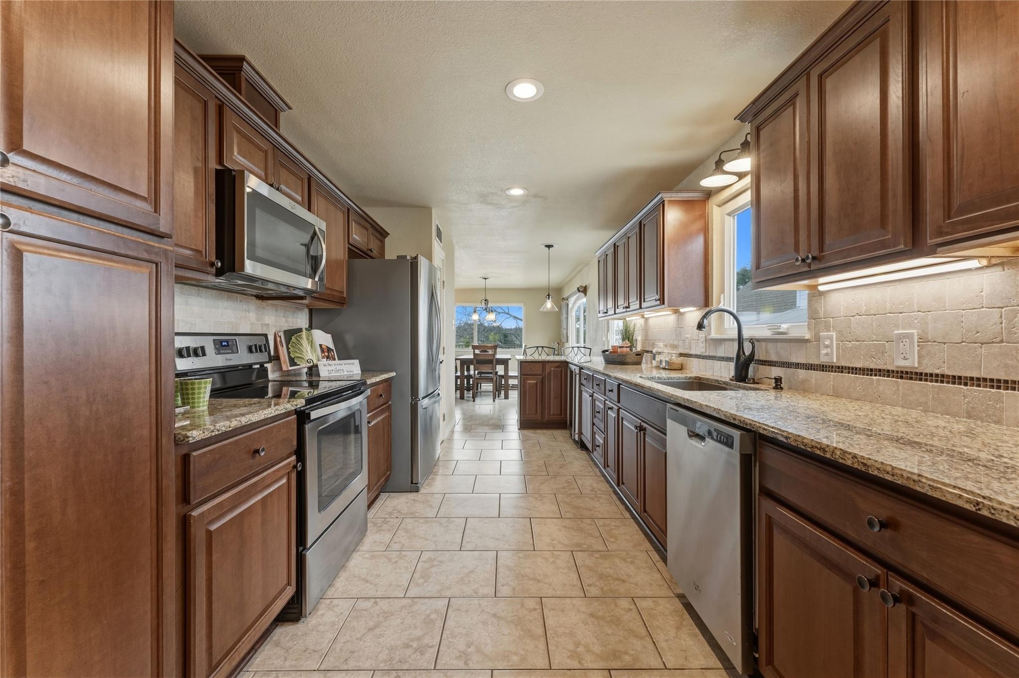833 Sandy Mountain Dr Property Photo 5