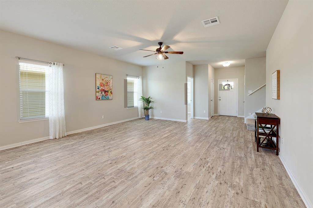 460 Galway Bay Ln Property Photo 3