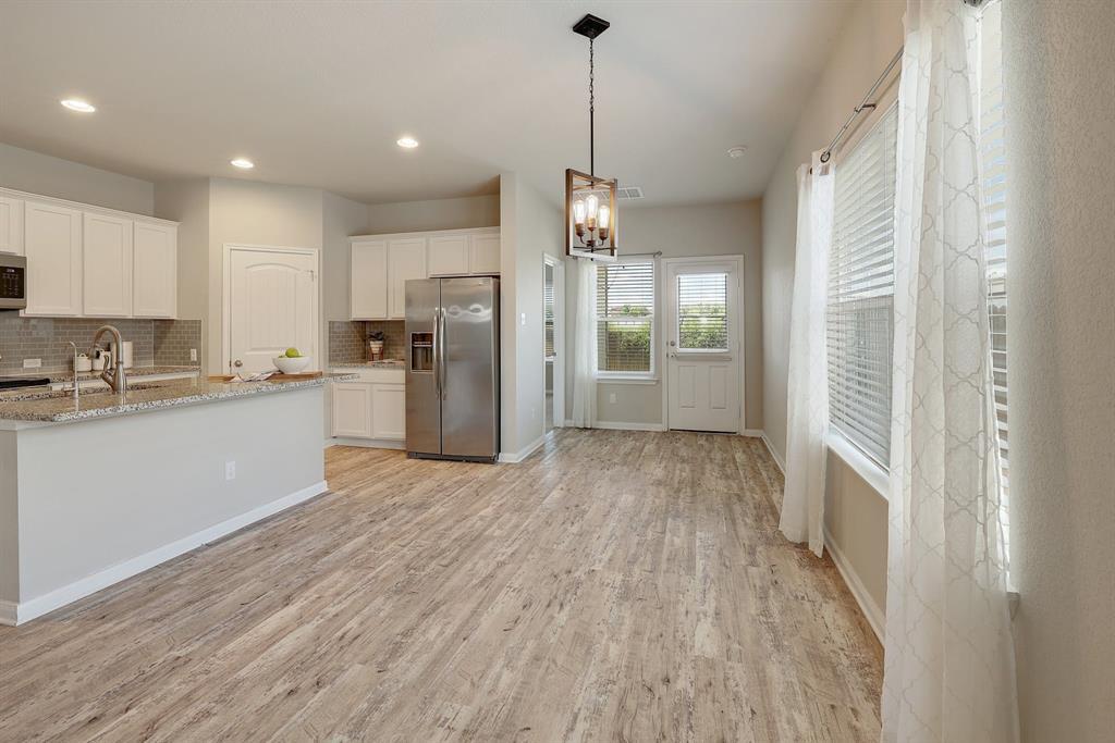 460 Galway Bay Ln Property Photo 6