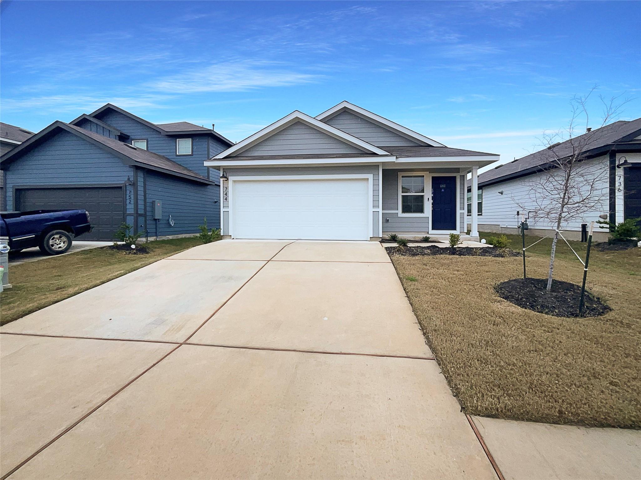 744 Arnold Loop Property Photo