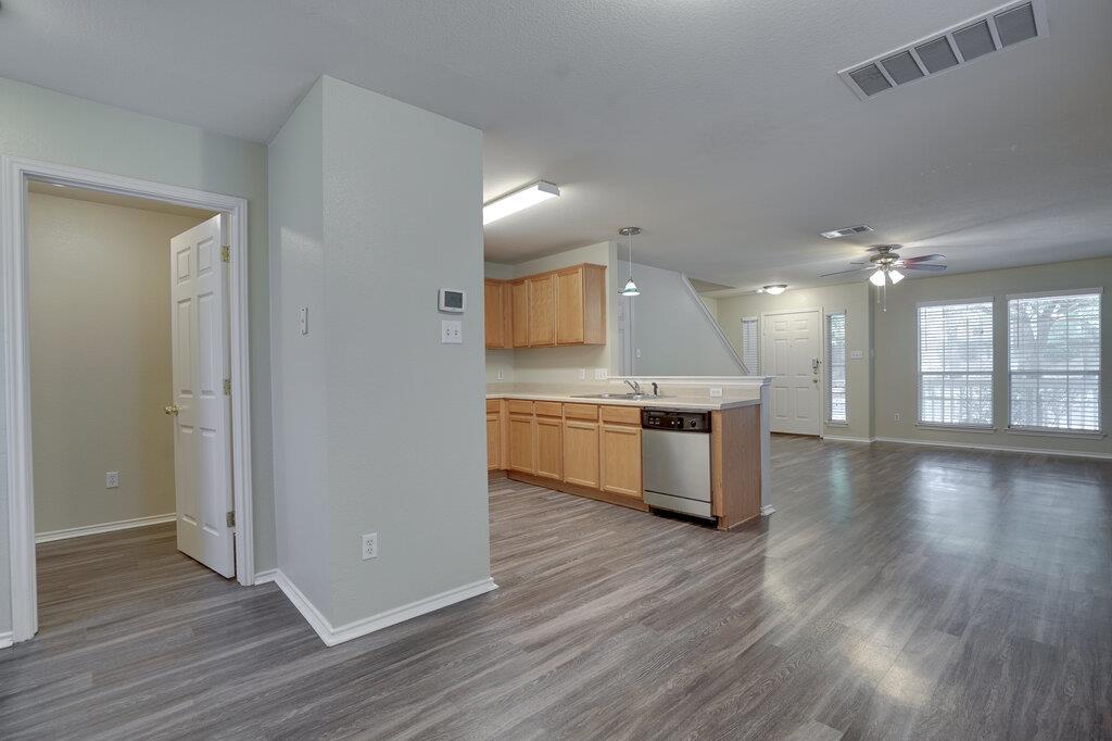 9405 Rowlands Sayle Rd Property Photo 6