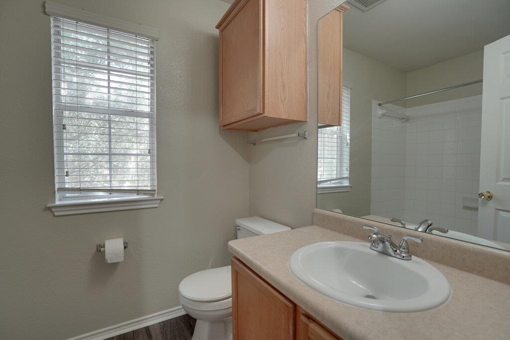9405 Rowlands Sayle Rd Property Photo 16