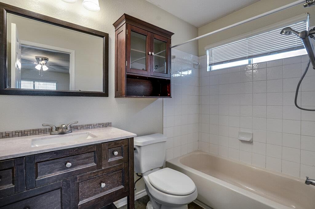 9405 Rowlands Sayle Rd Property Photo 17