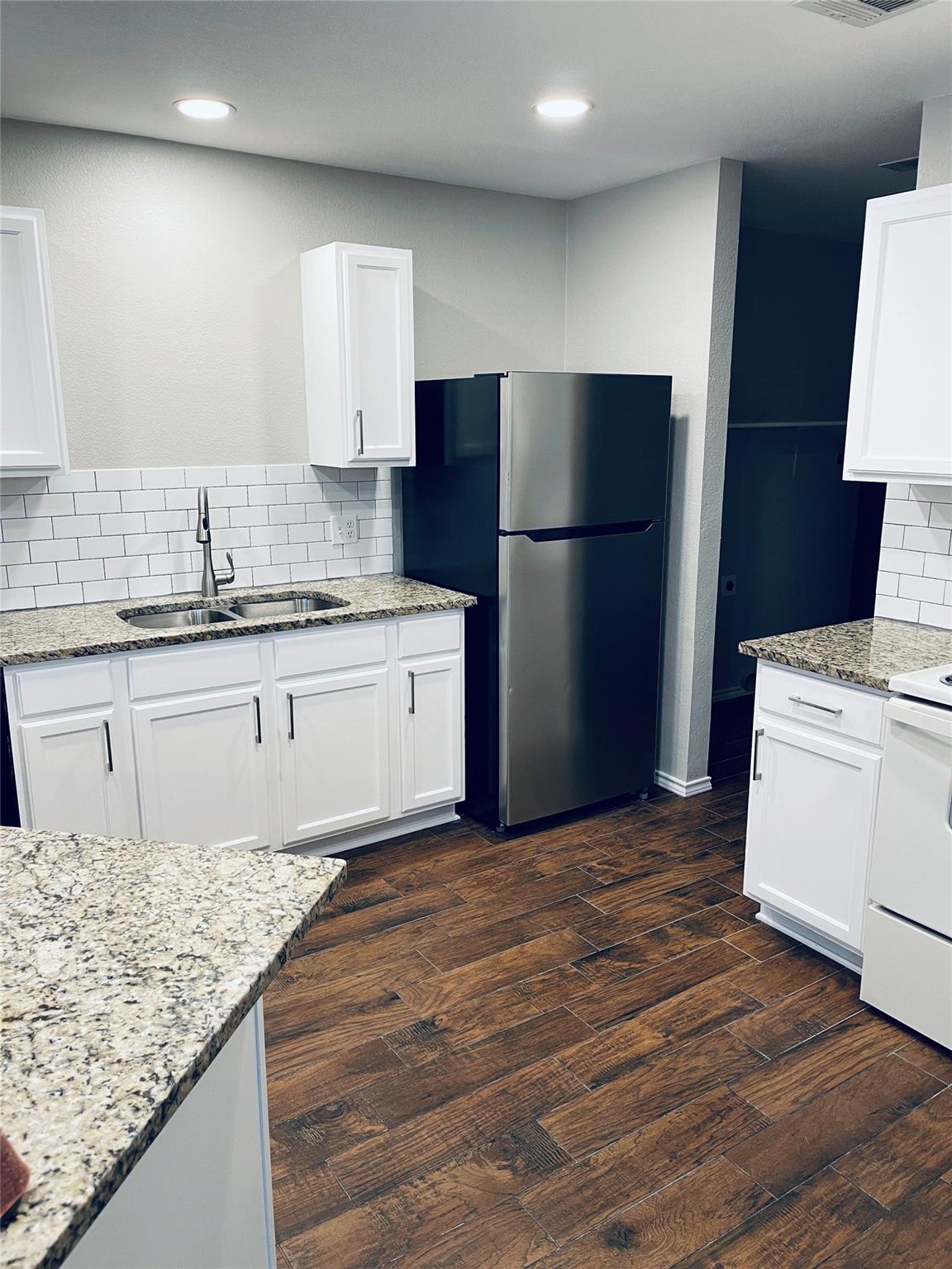 400 Catumet Dr Property Photo 10