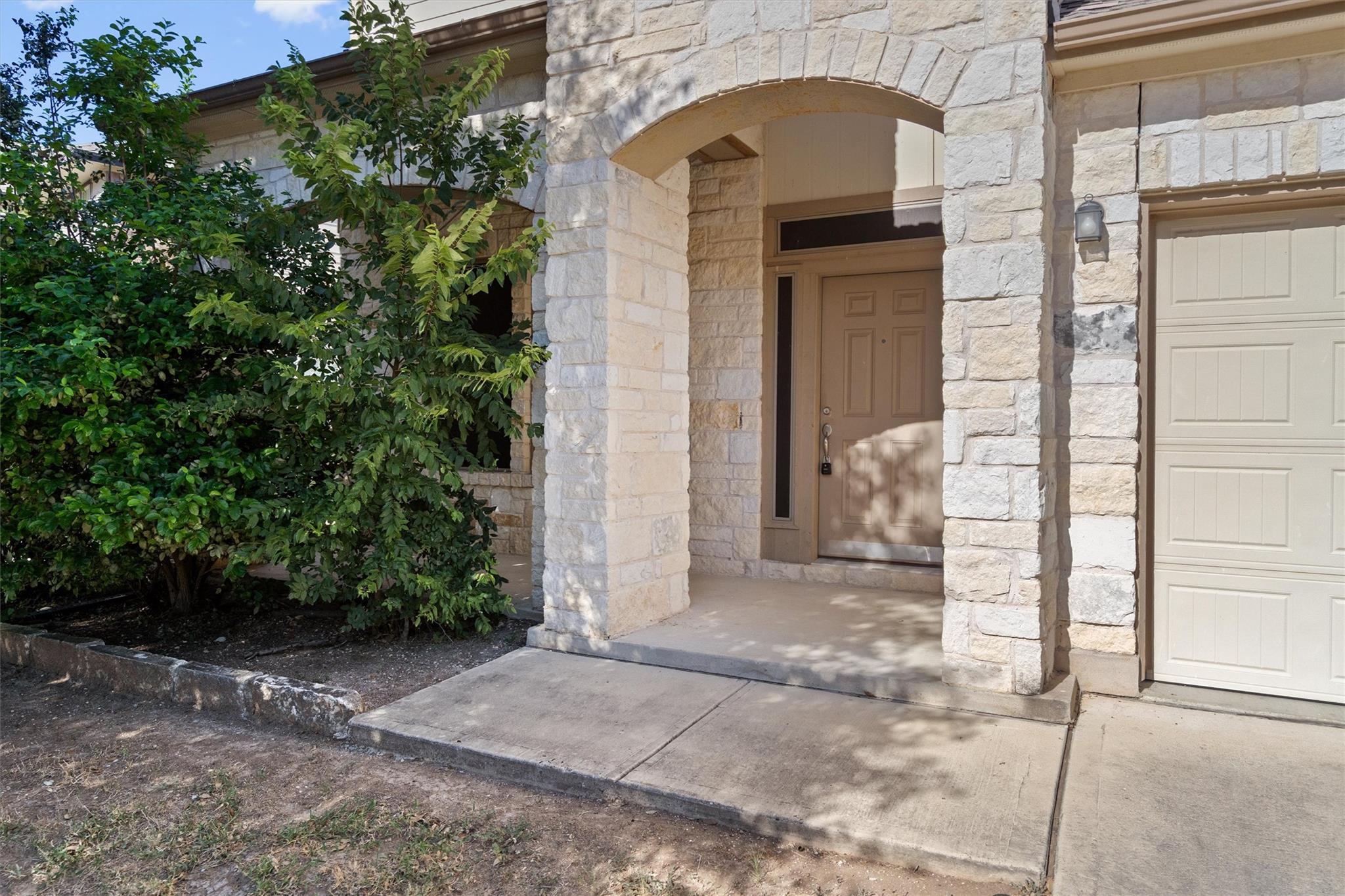 706 Harwood Dr Property Photo 2