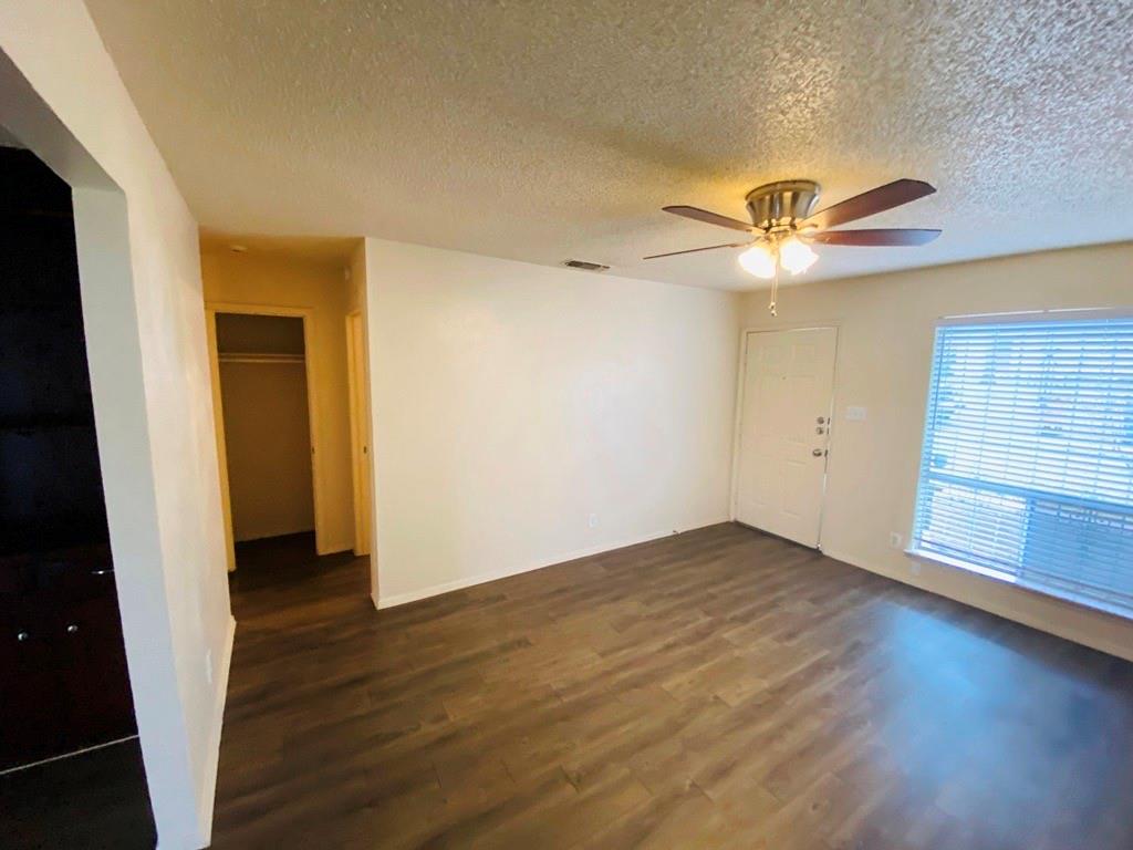 1710 Ledgewood Dr #b Property Photo 4