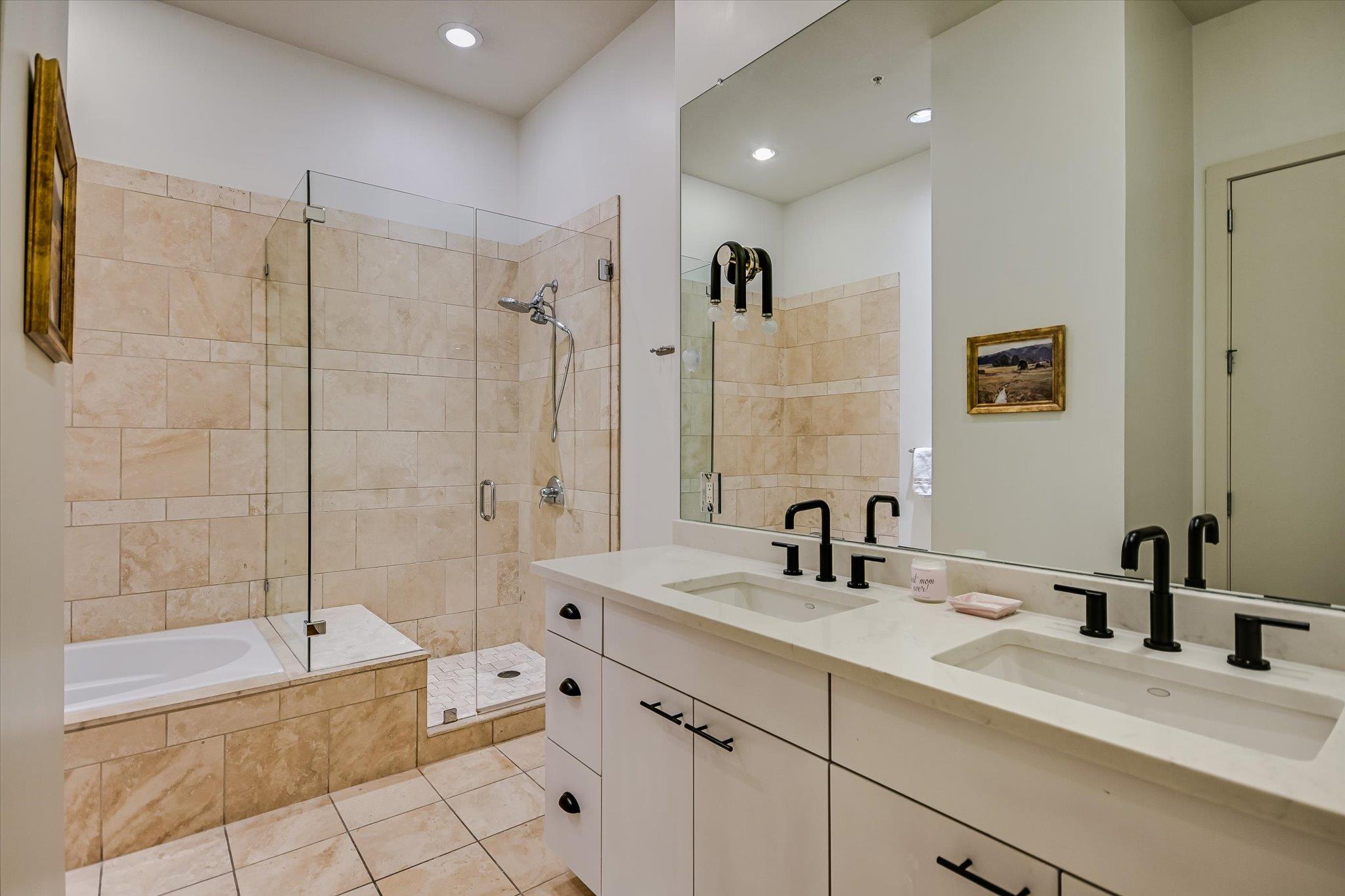 555 E 5th St #2826 Property Photo 17