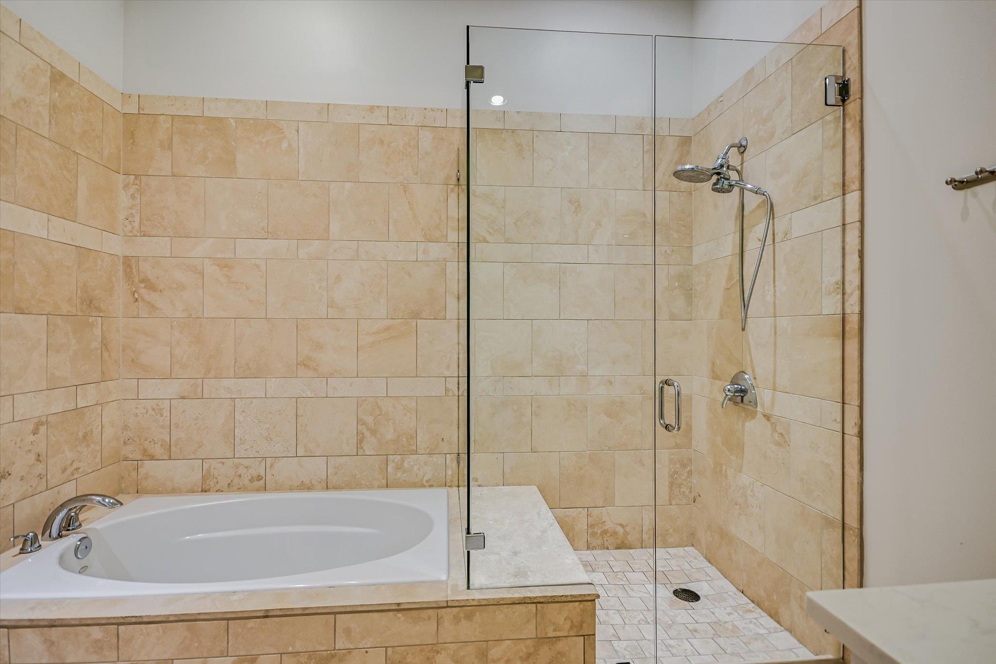 555 E 5th St #2826 Property Photo 18