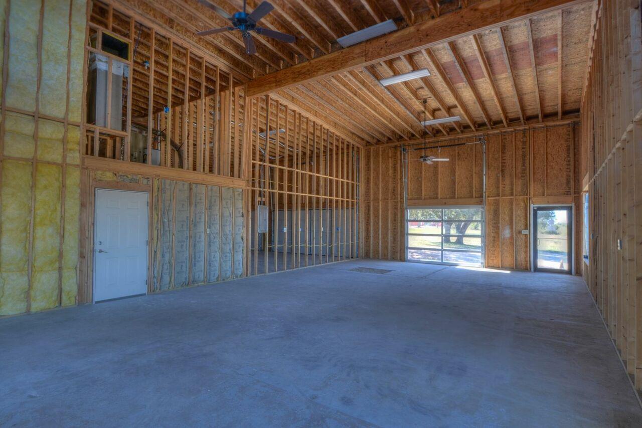 5526 N Us Highway 281 None Property Photo 19