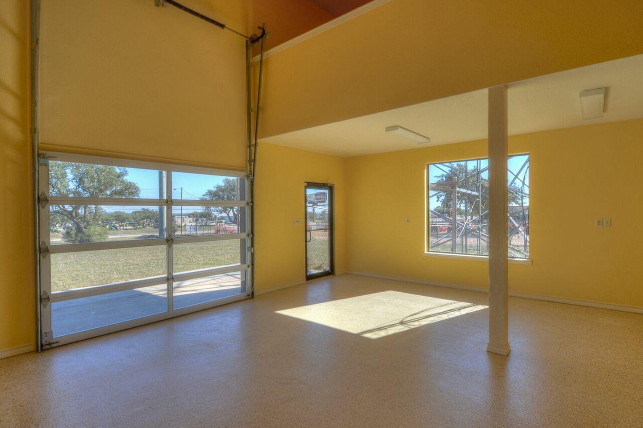5526 N Us Highway 281 None Property Photo 25