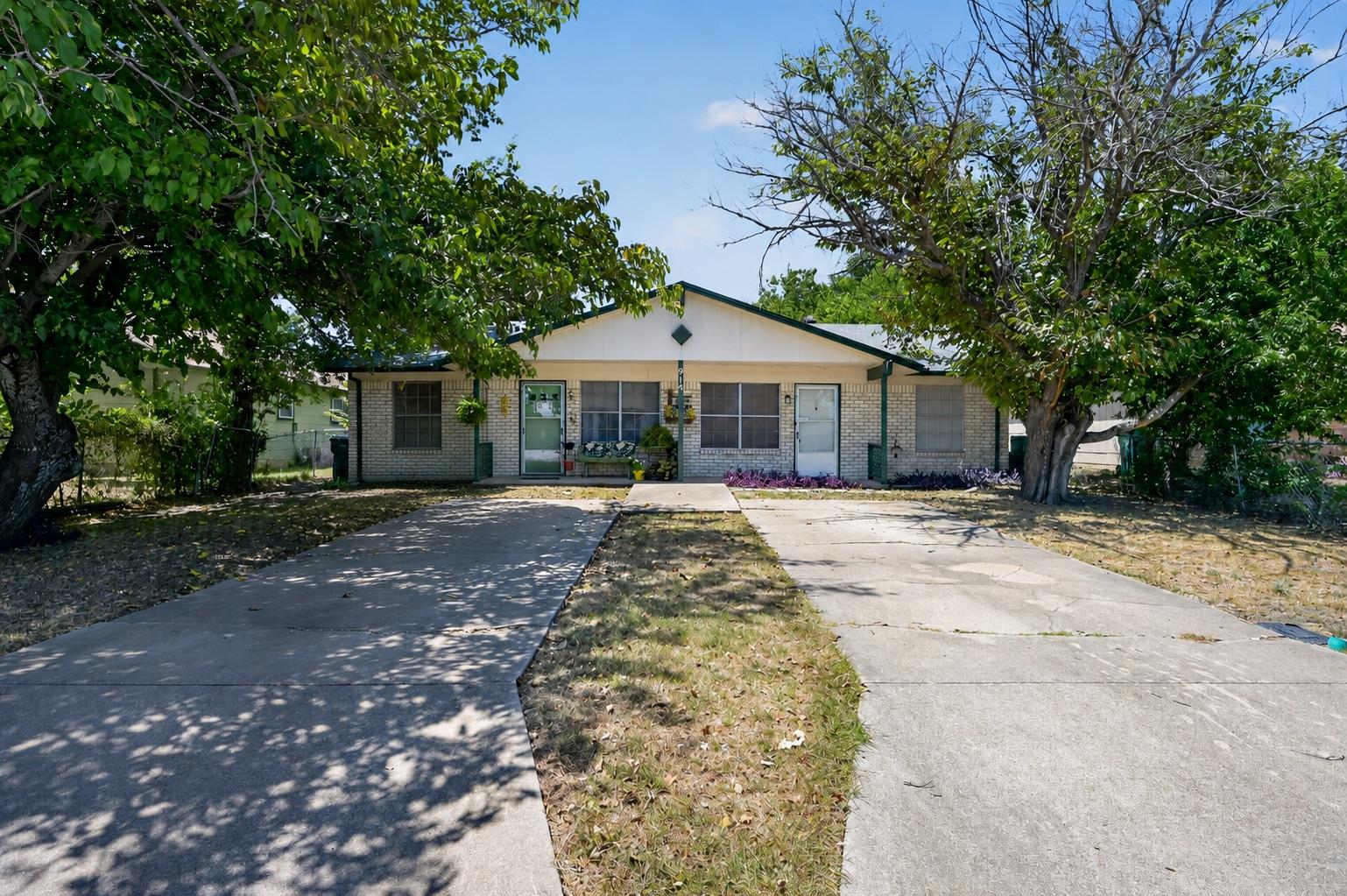 914 Travis Ln Property Photo 1