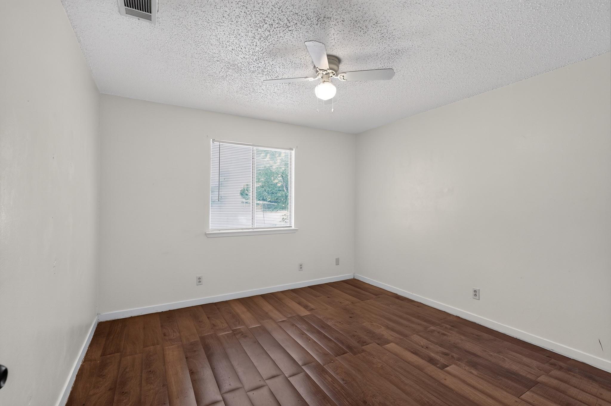 914 Travis Ln Property Photo 10