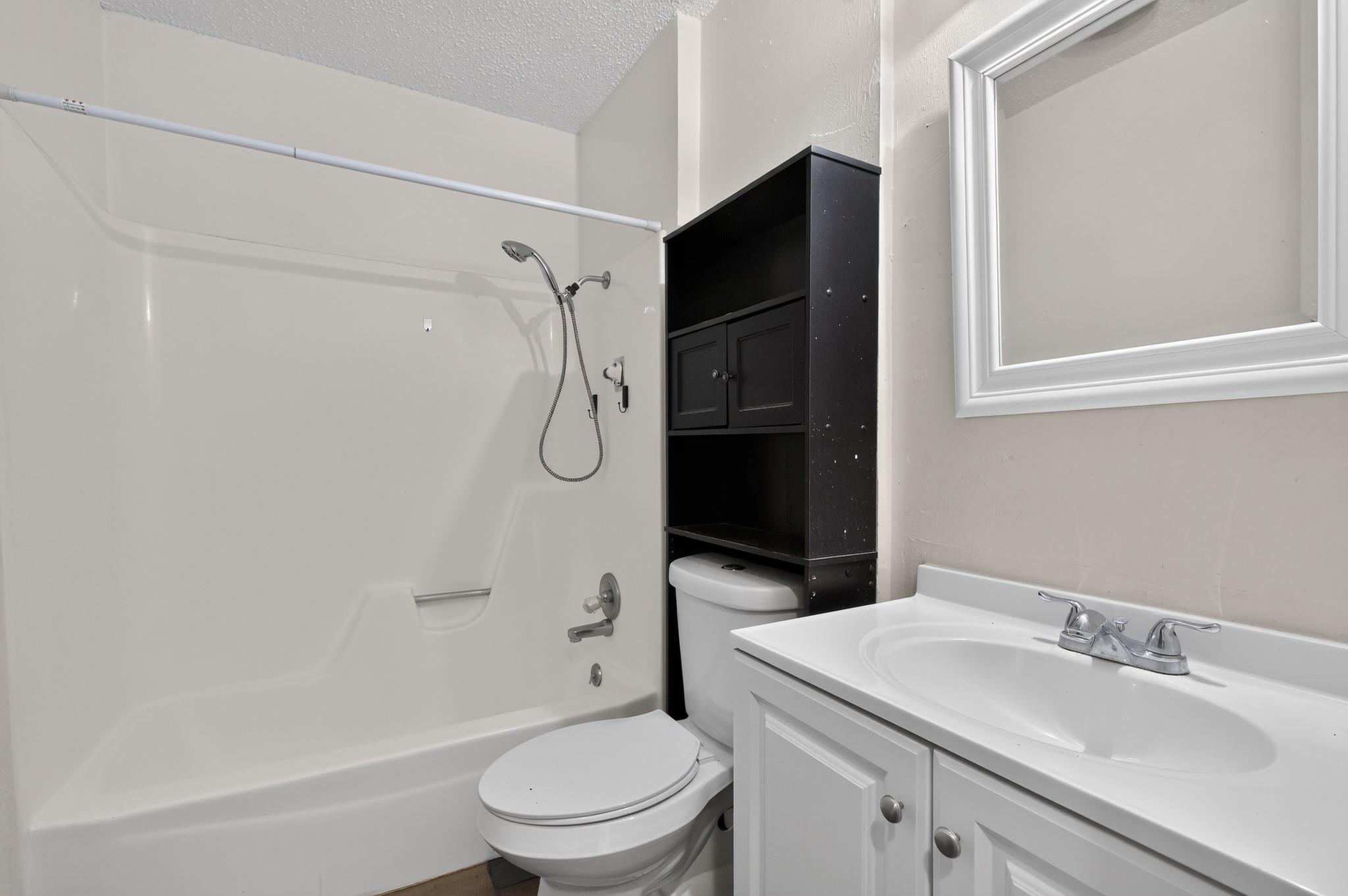 914 Travis Ln Property Photo 11