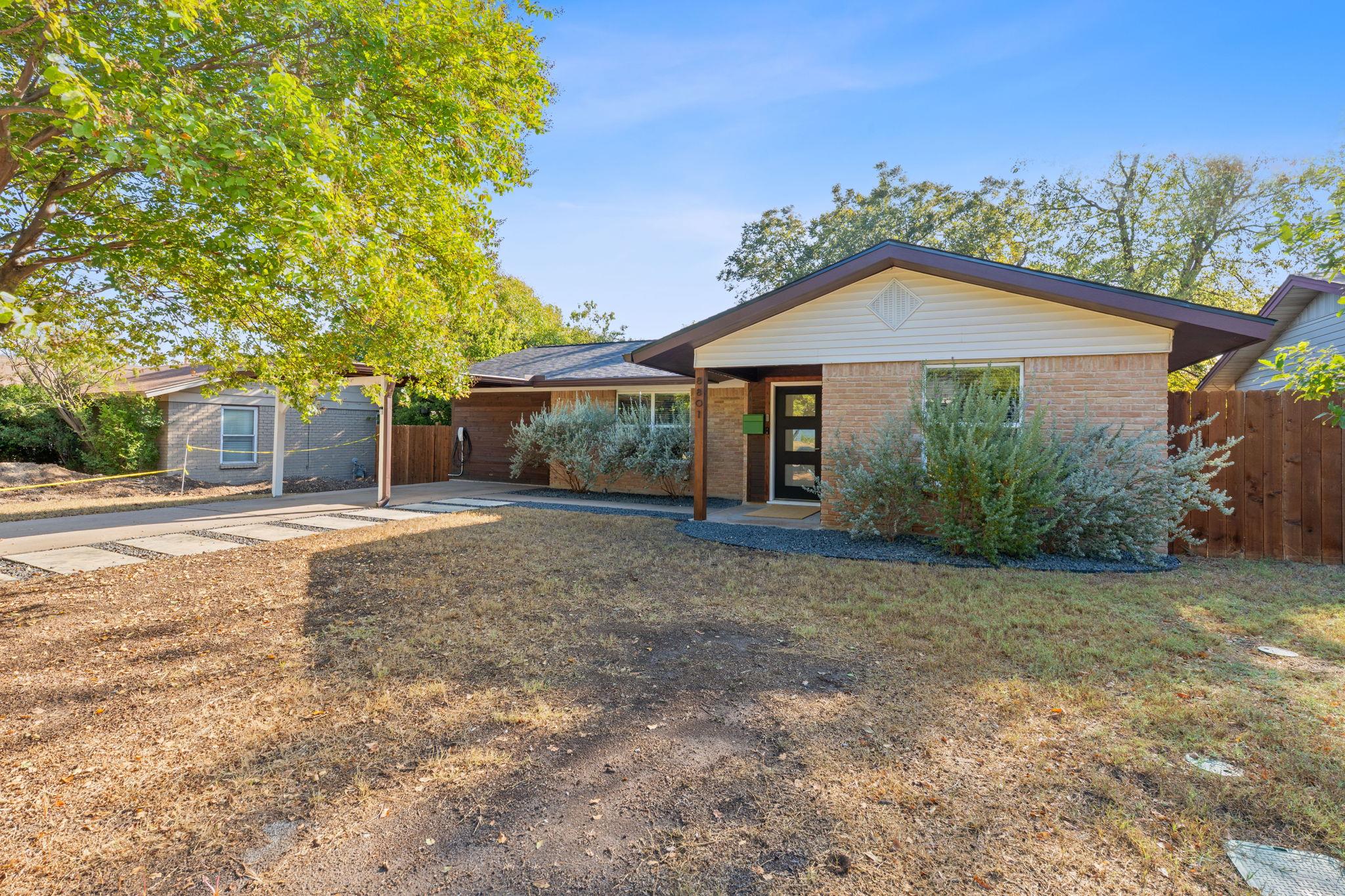 8801 Redfield Ln Property Photo 5