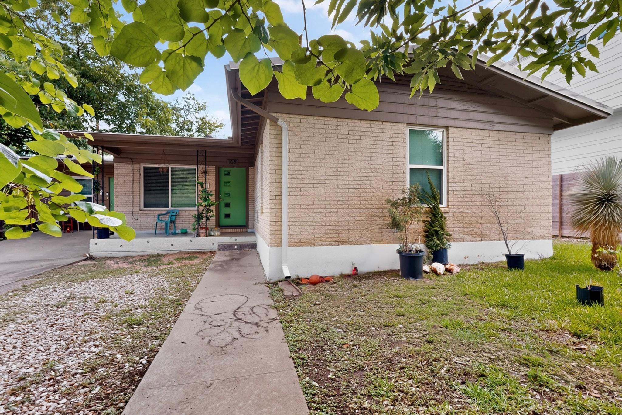 108 W Croslin St #a & B Property Photo 4