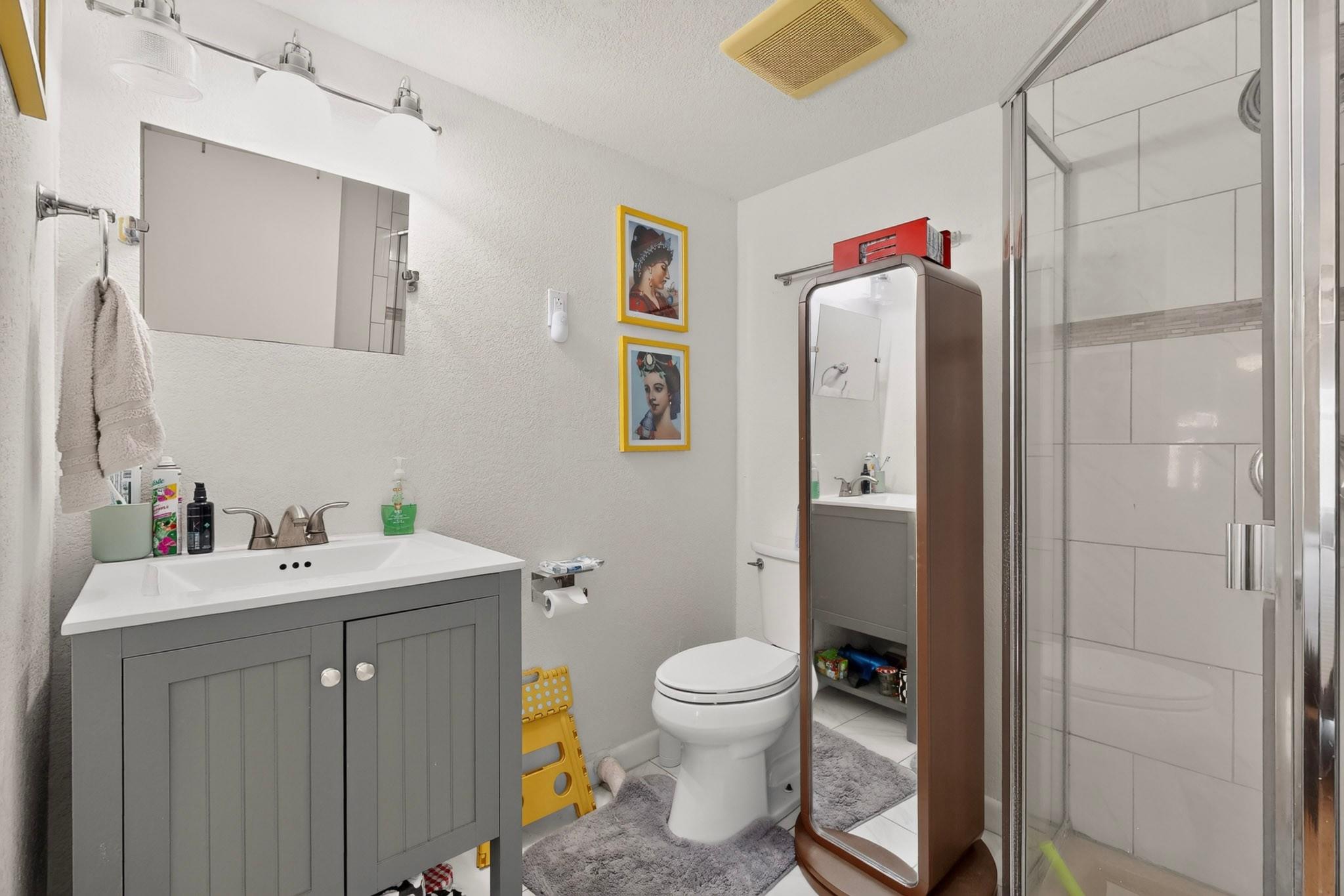 108 W Croslin St #a & B Property Photo 22