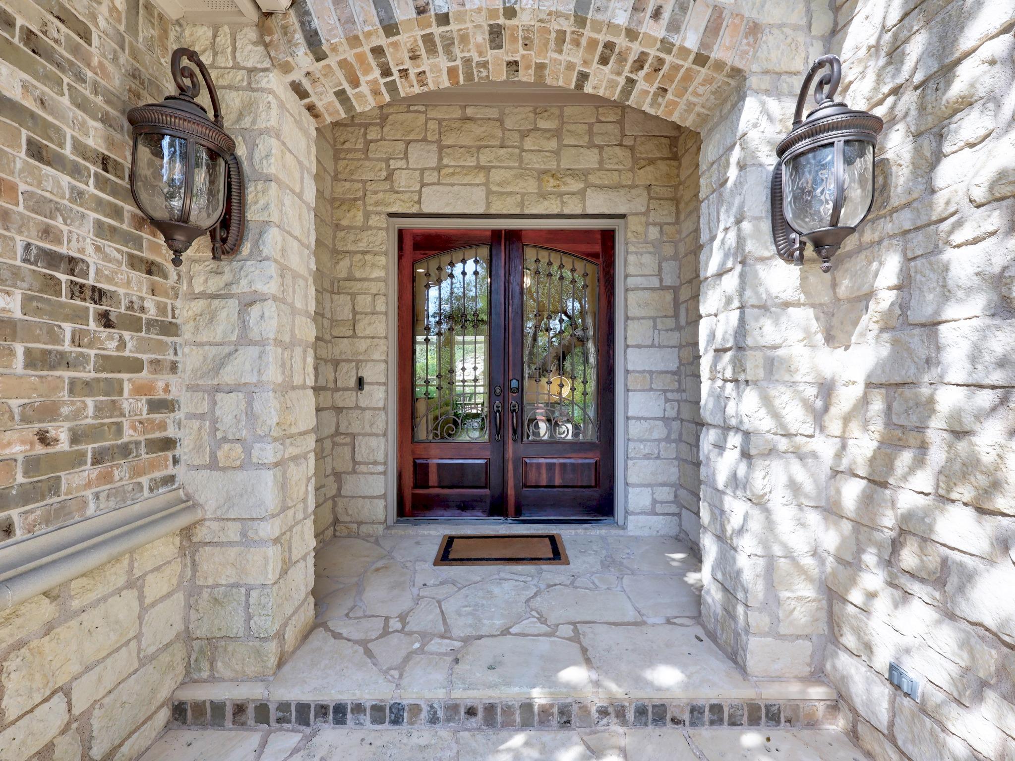 11009 Conchos Trl Property Photo 3