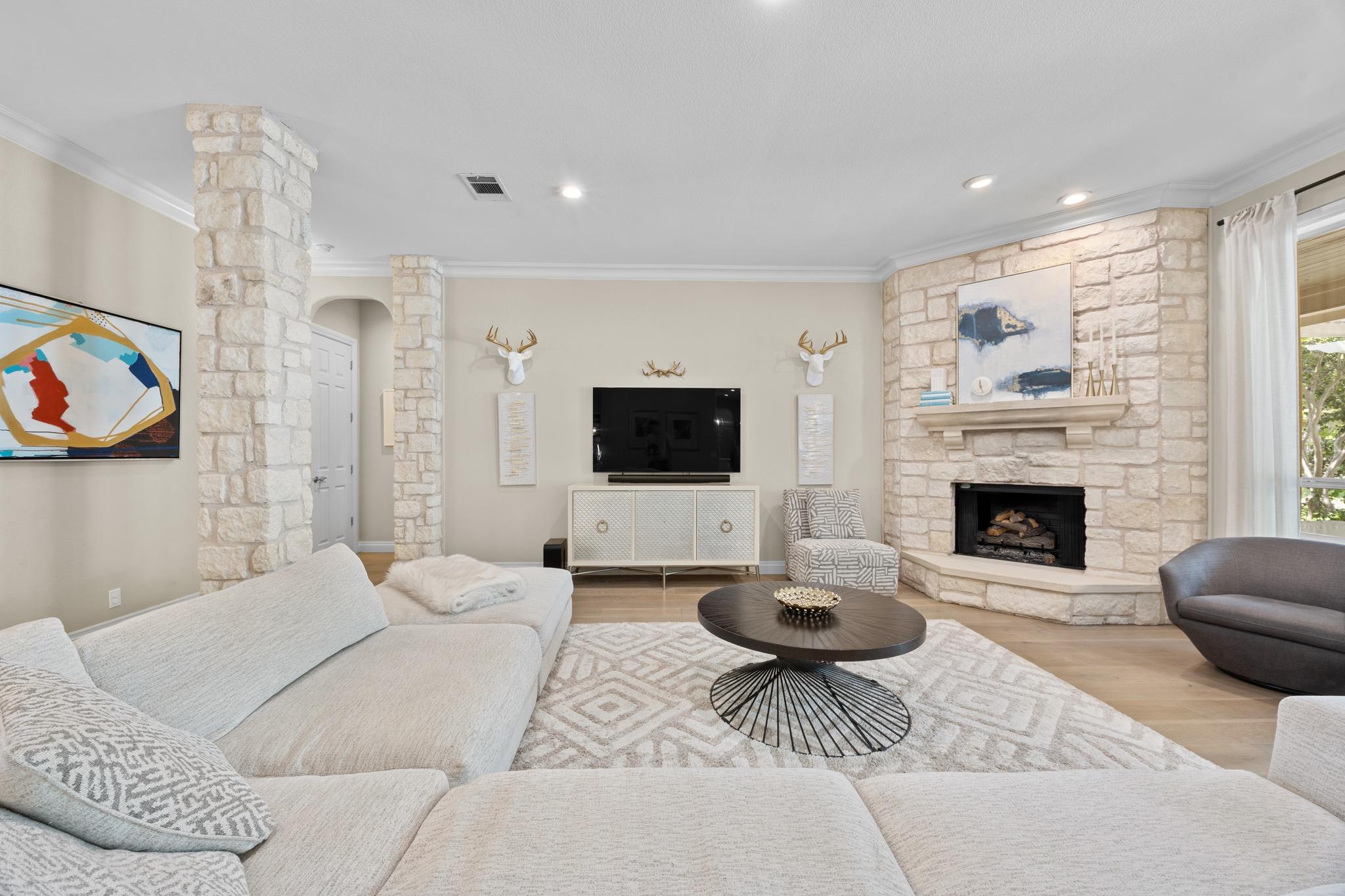 11009 Conchos Trl Property Photo 7