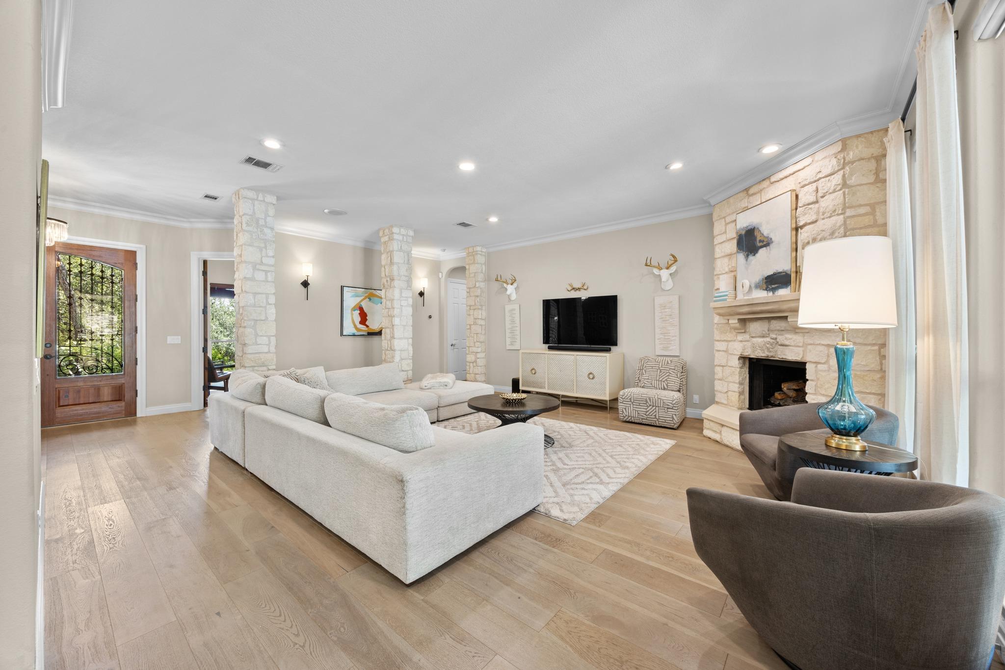 11009 Conchos Trl Property Photo 8
