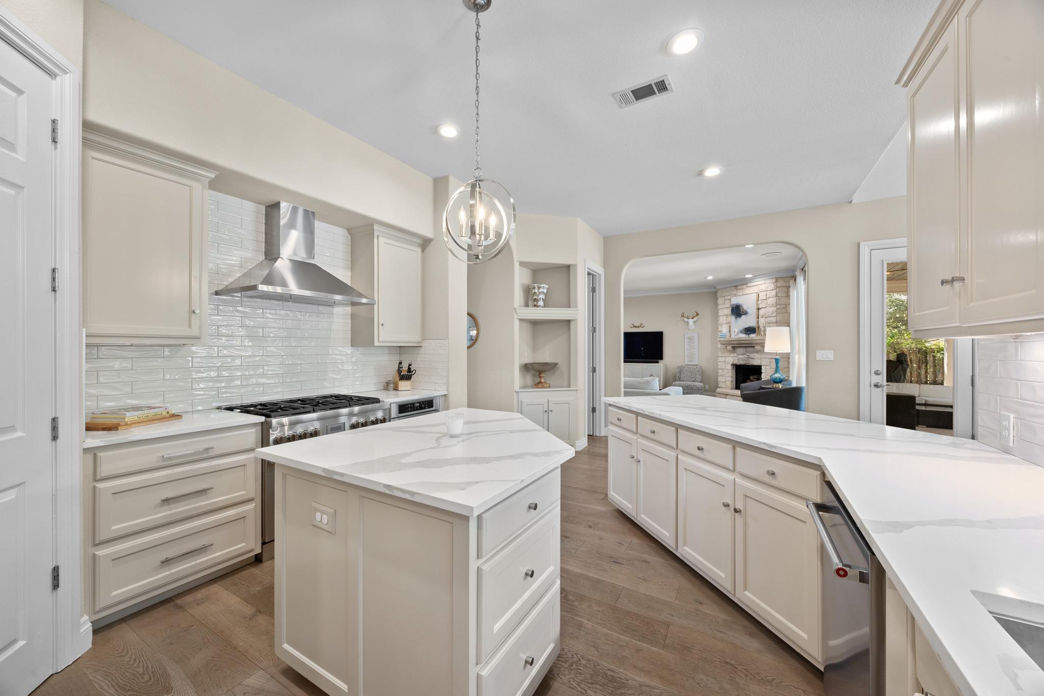 11009 Conchos Trl Property Photo 9