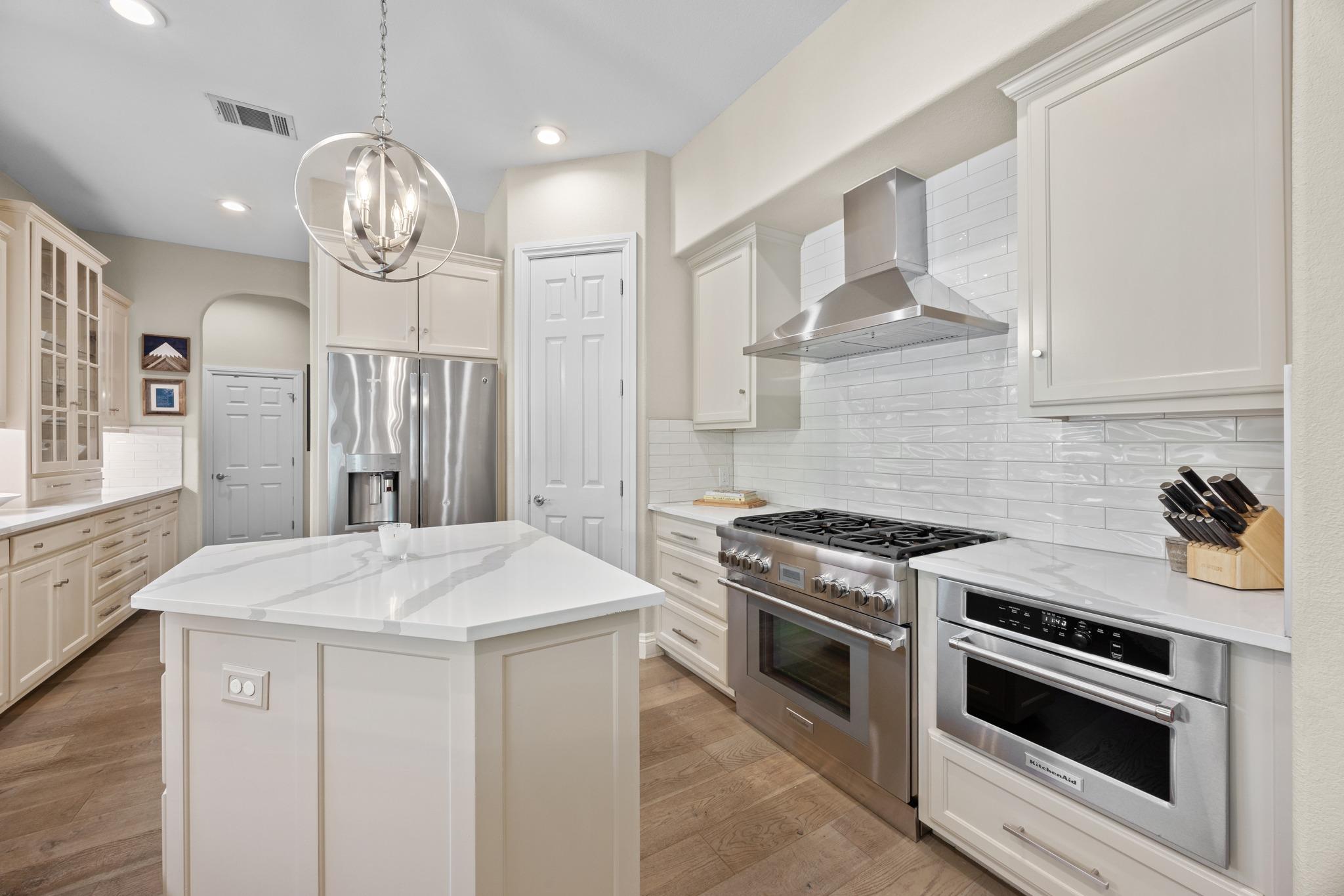 11009 Conchos Trl Property Photo 11