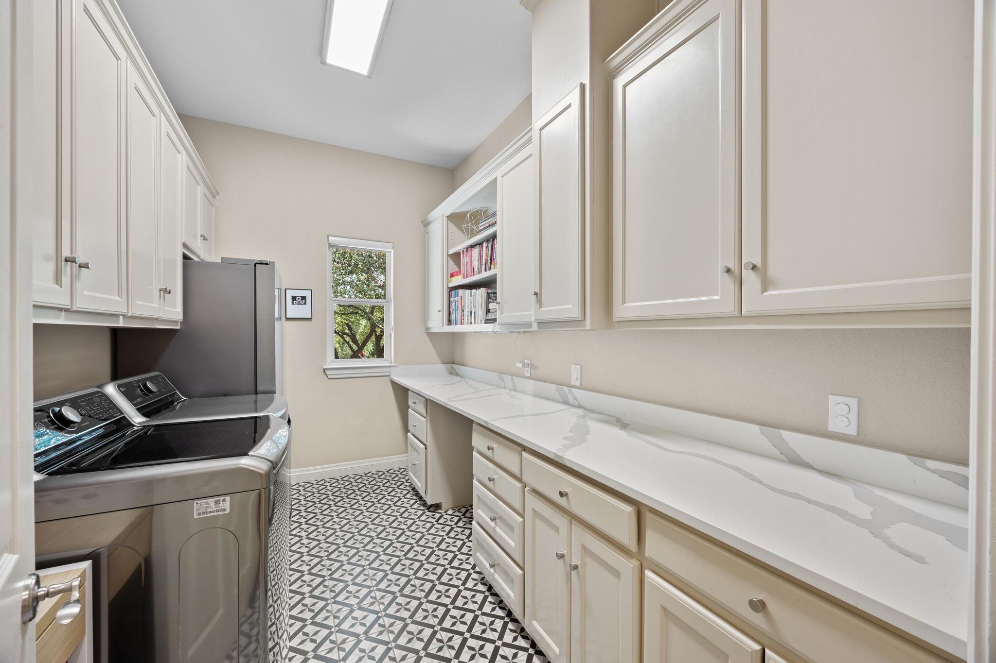11009 Conchos Trl Property Photo 32
