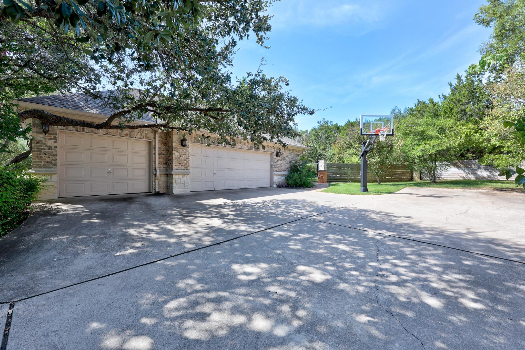 11009 Conchos Trl Property Photo 34
