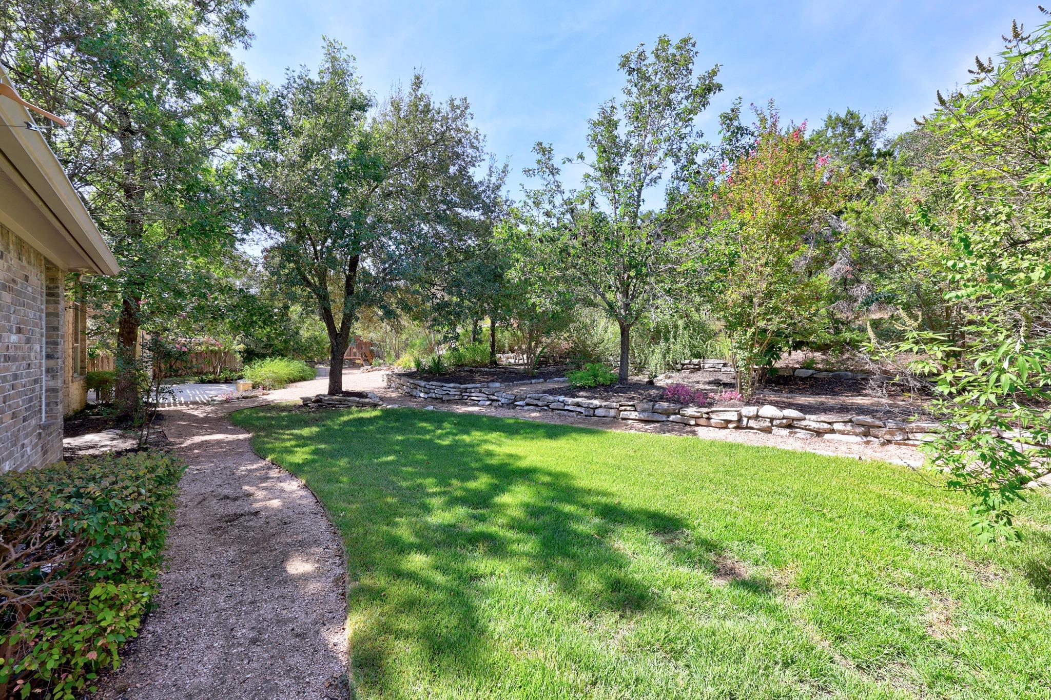 11009 Conchos Trl Property Photo 39