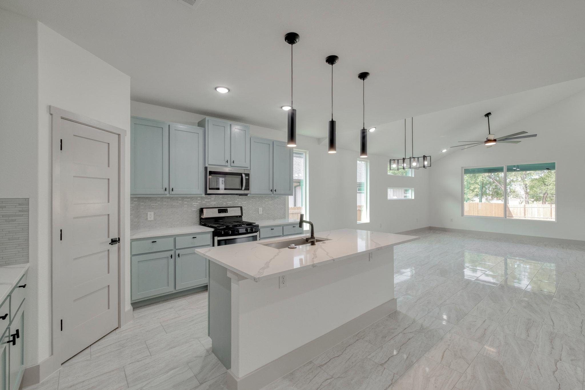 202 Washington St Property Photo 6