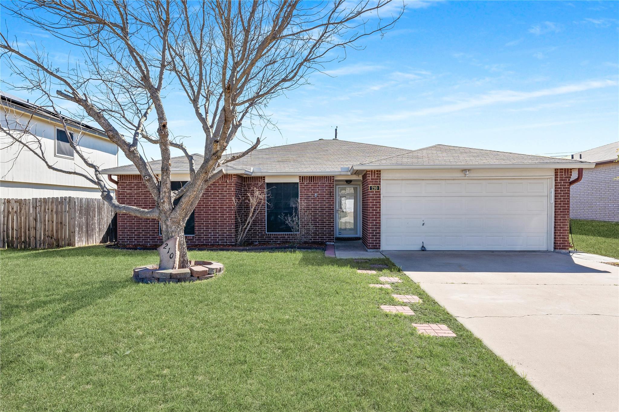 210 Mesquite Cir Property Photo 2