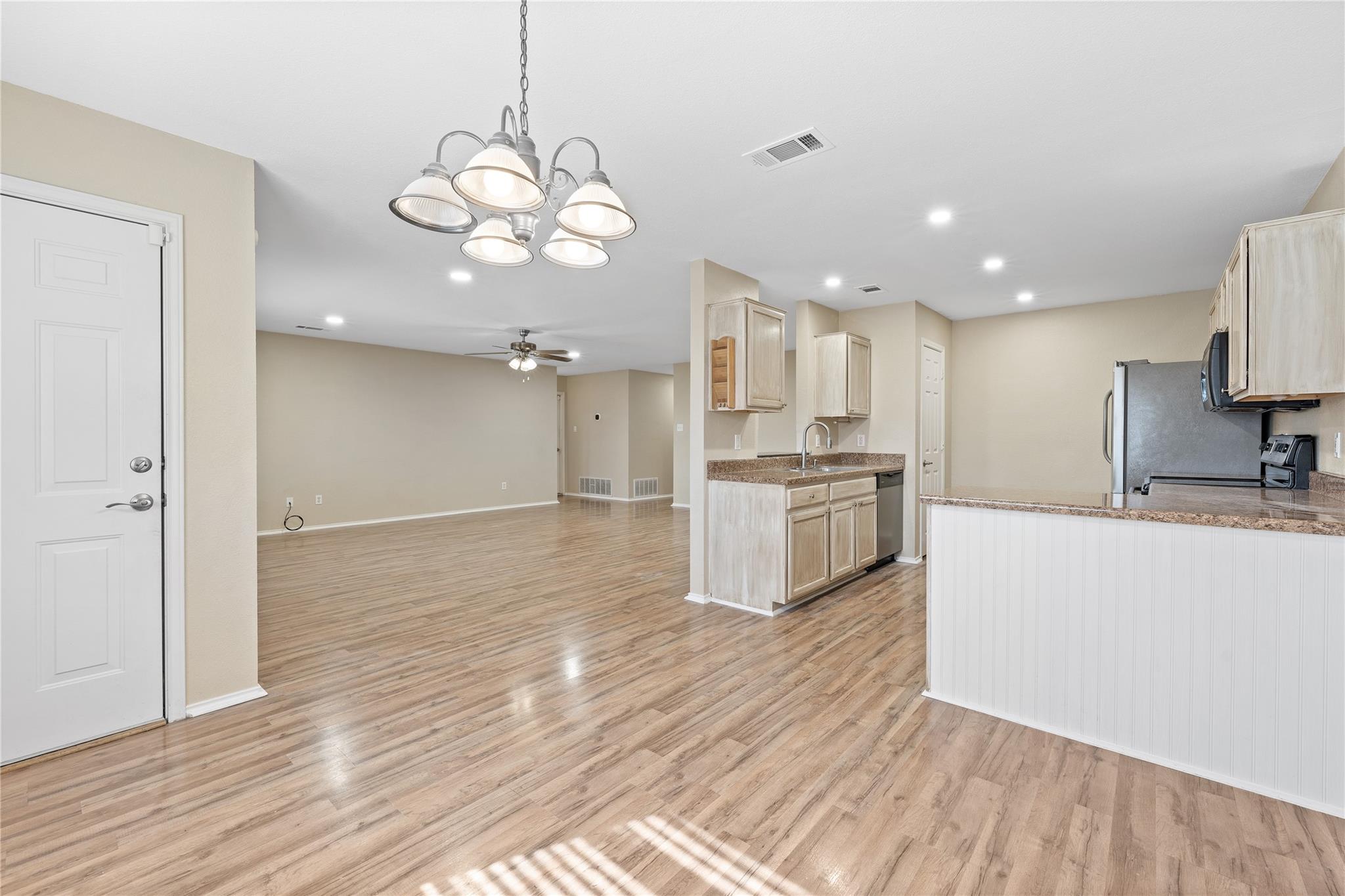 210 Mesquite Cir Property Photo 7