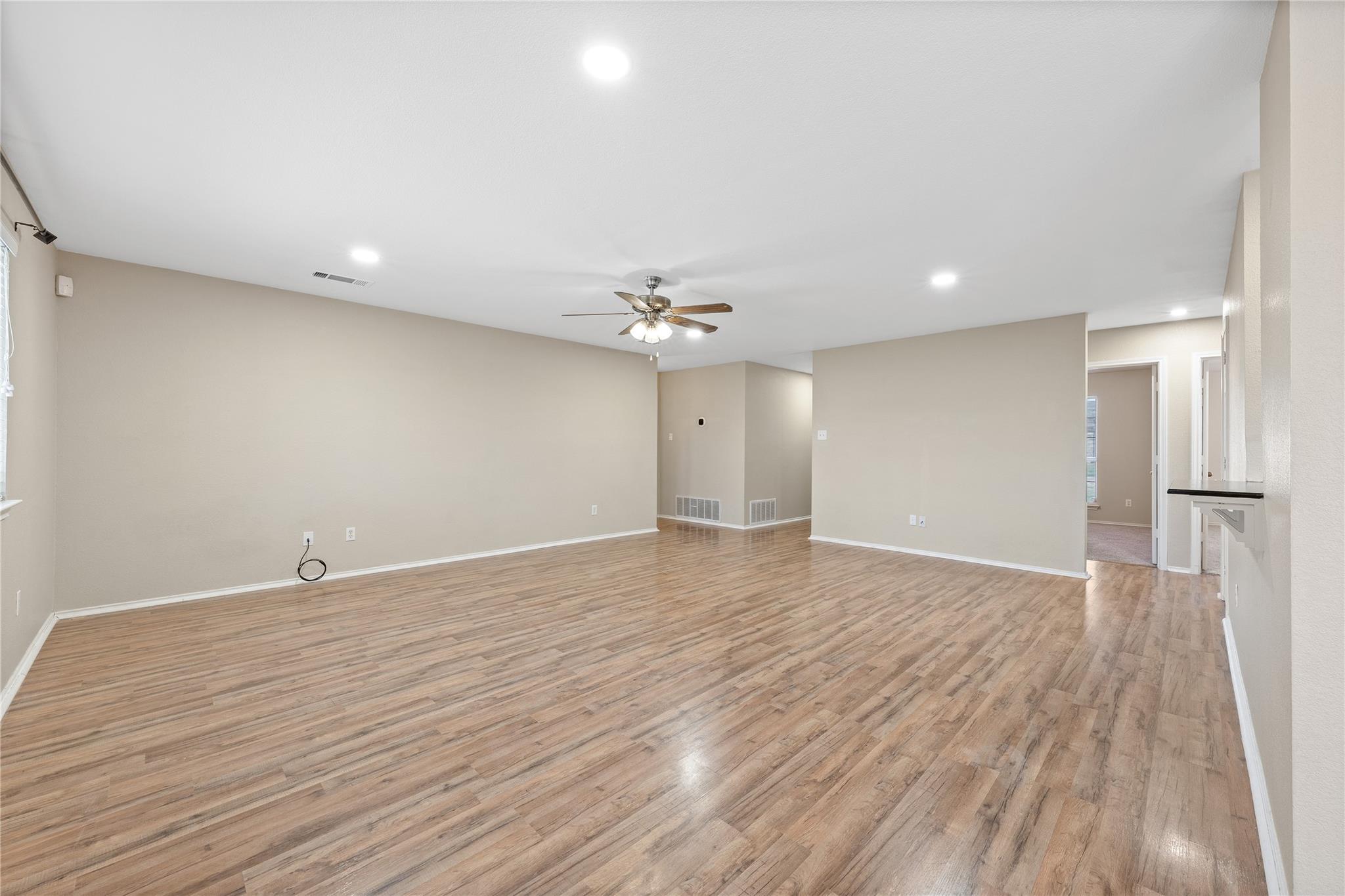 210 Mesquite Cir Property Photo 9