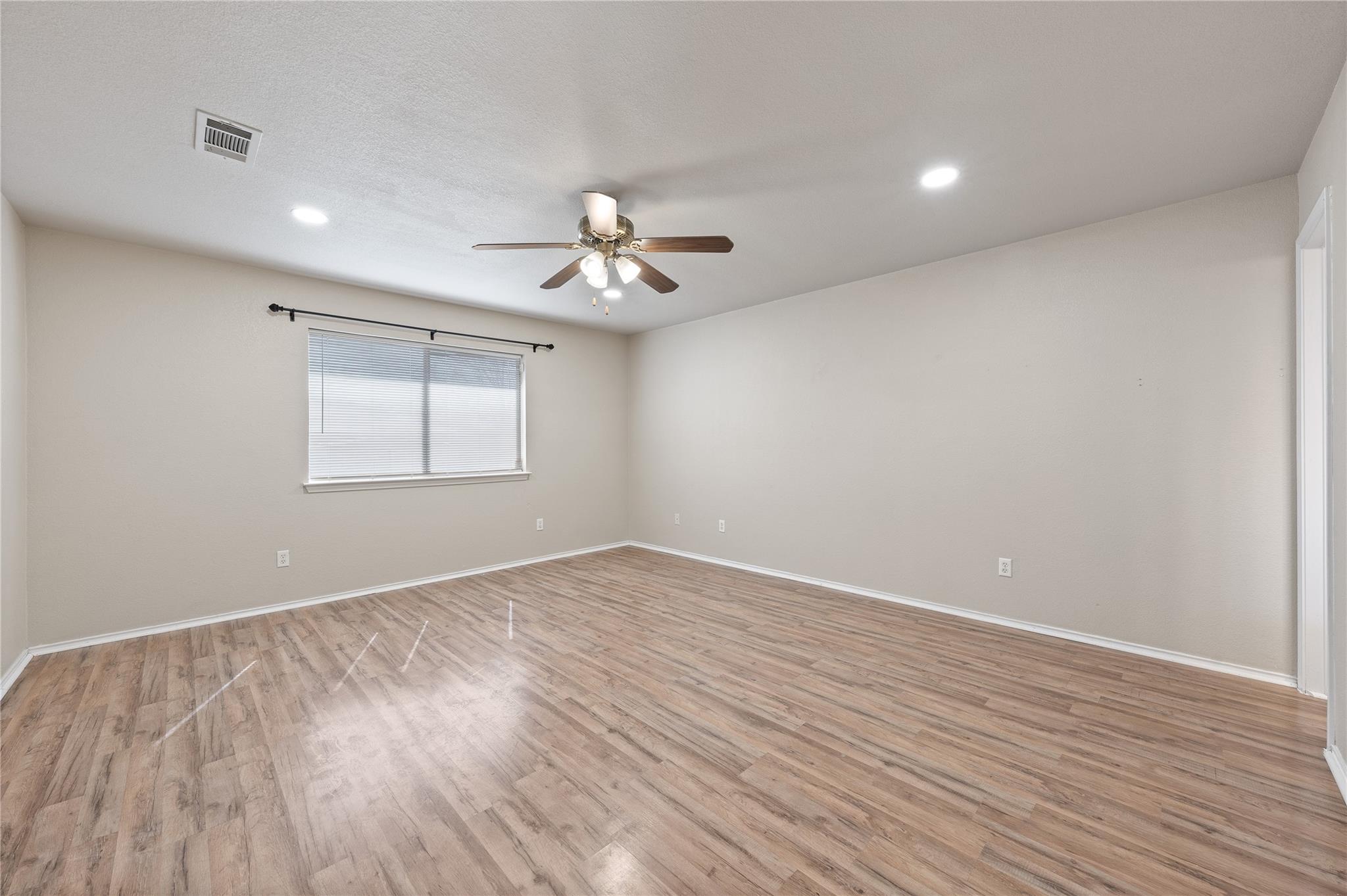 210 Mesquite Cir Property Photo 12