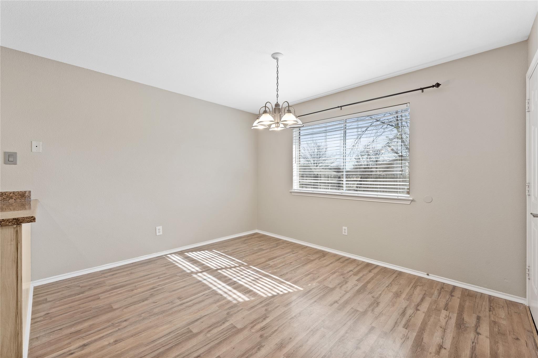 210 Mesquite Cir Property Photo 17