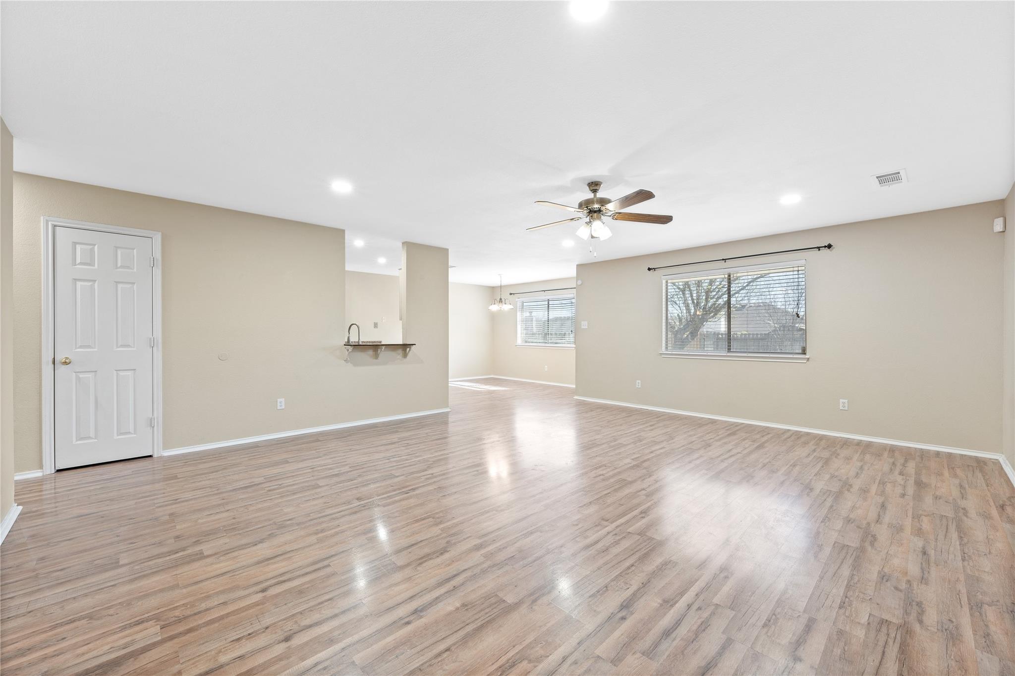 210 Mesquite Cir Property Photo 18