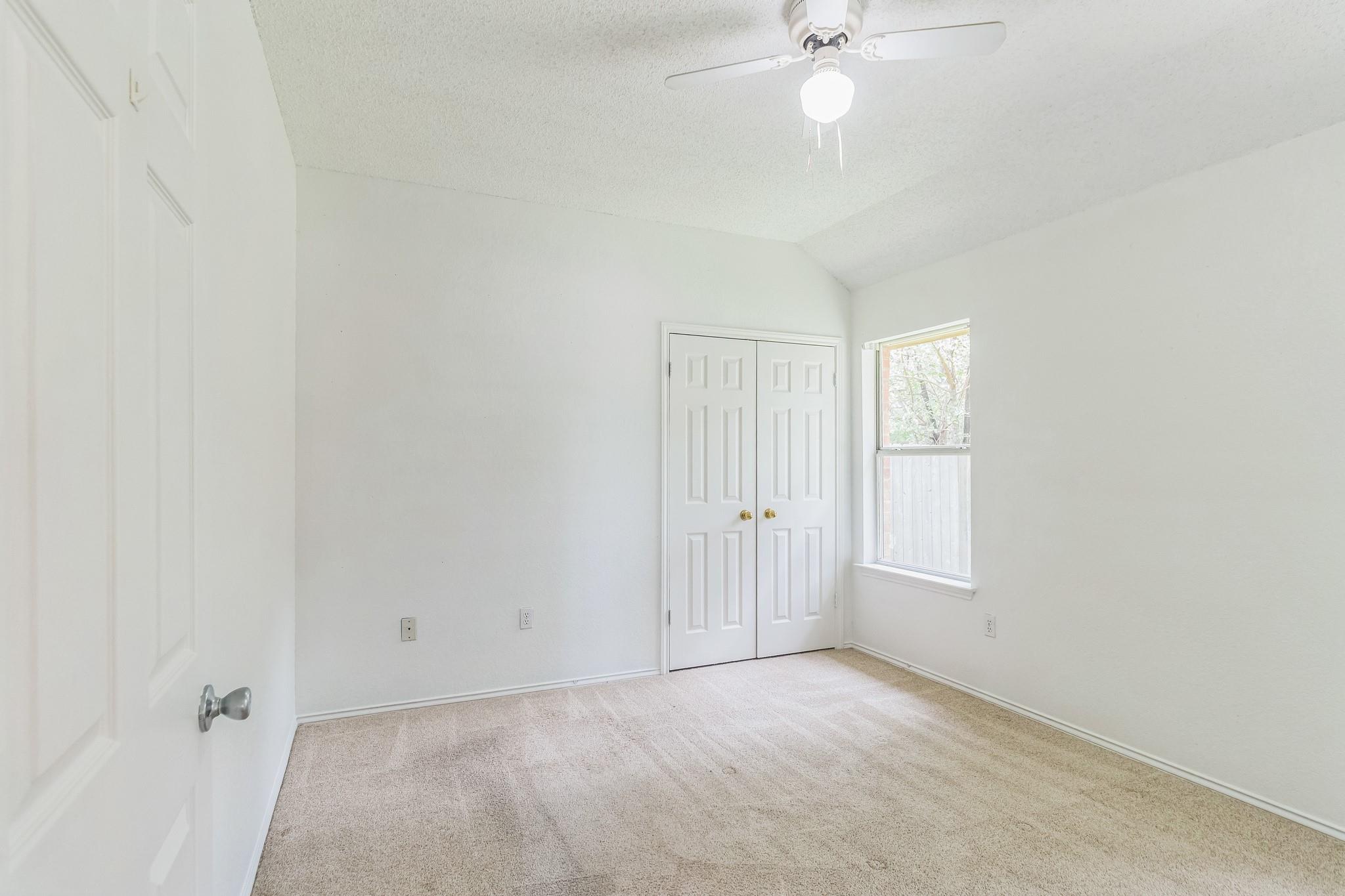 800 Mountain Ridge Dr Property Photo 4