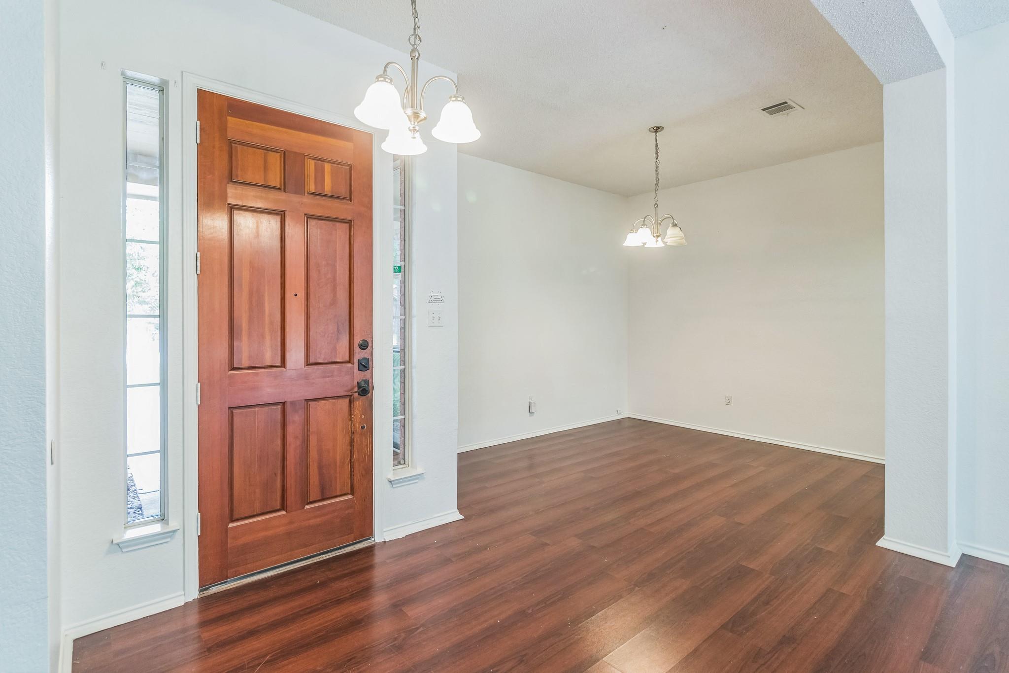 800 Mountain Ridge Dr Property Photo 6