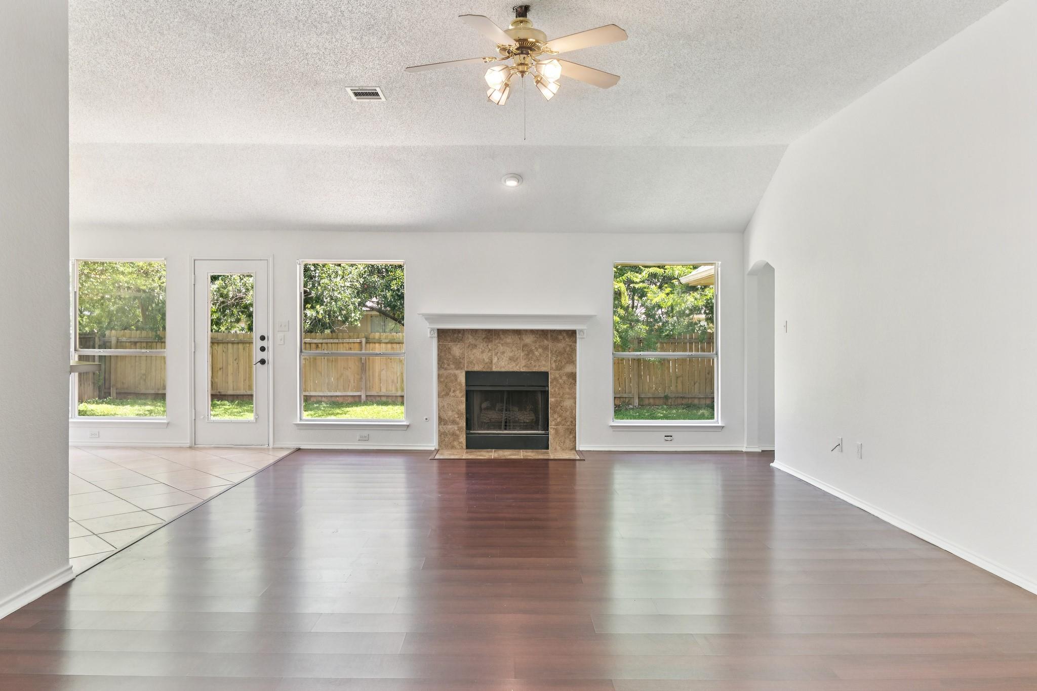 800 Mountain Ridge Dr Property Photo 7