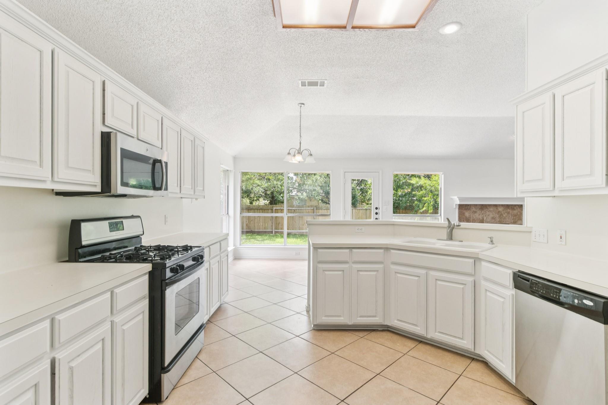 800 Mountain Ridge Dr Property Photo 10