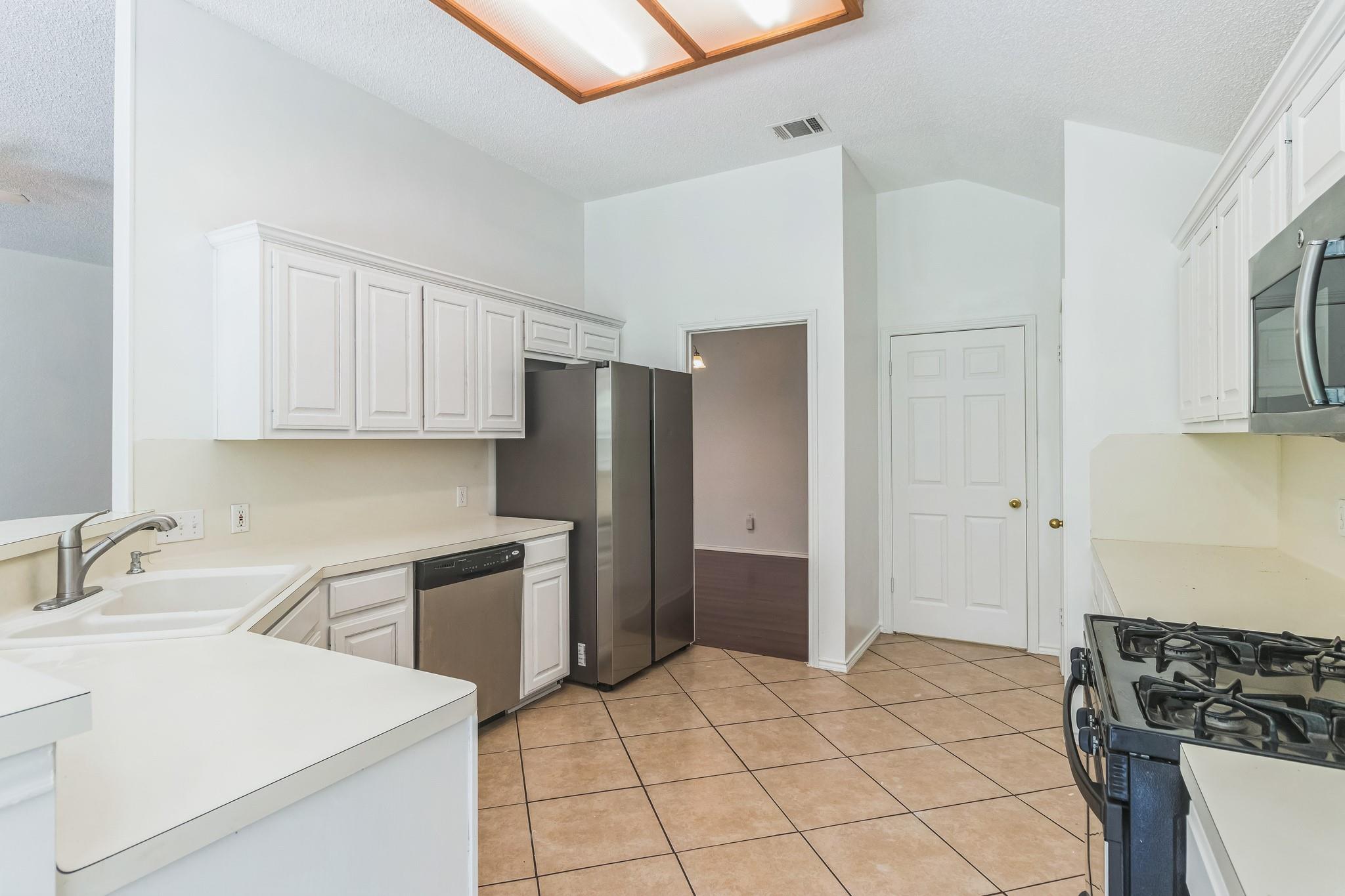 800 Mountain Ridge Dr Property Photo 14