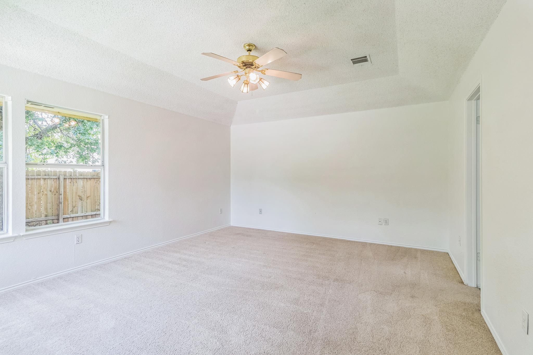800 Mountain Ridge Dr Property Photo 23