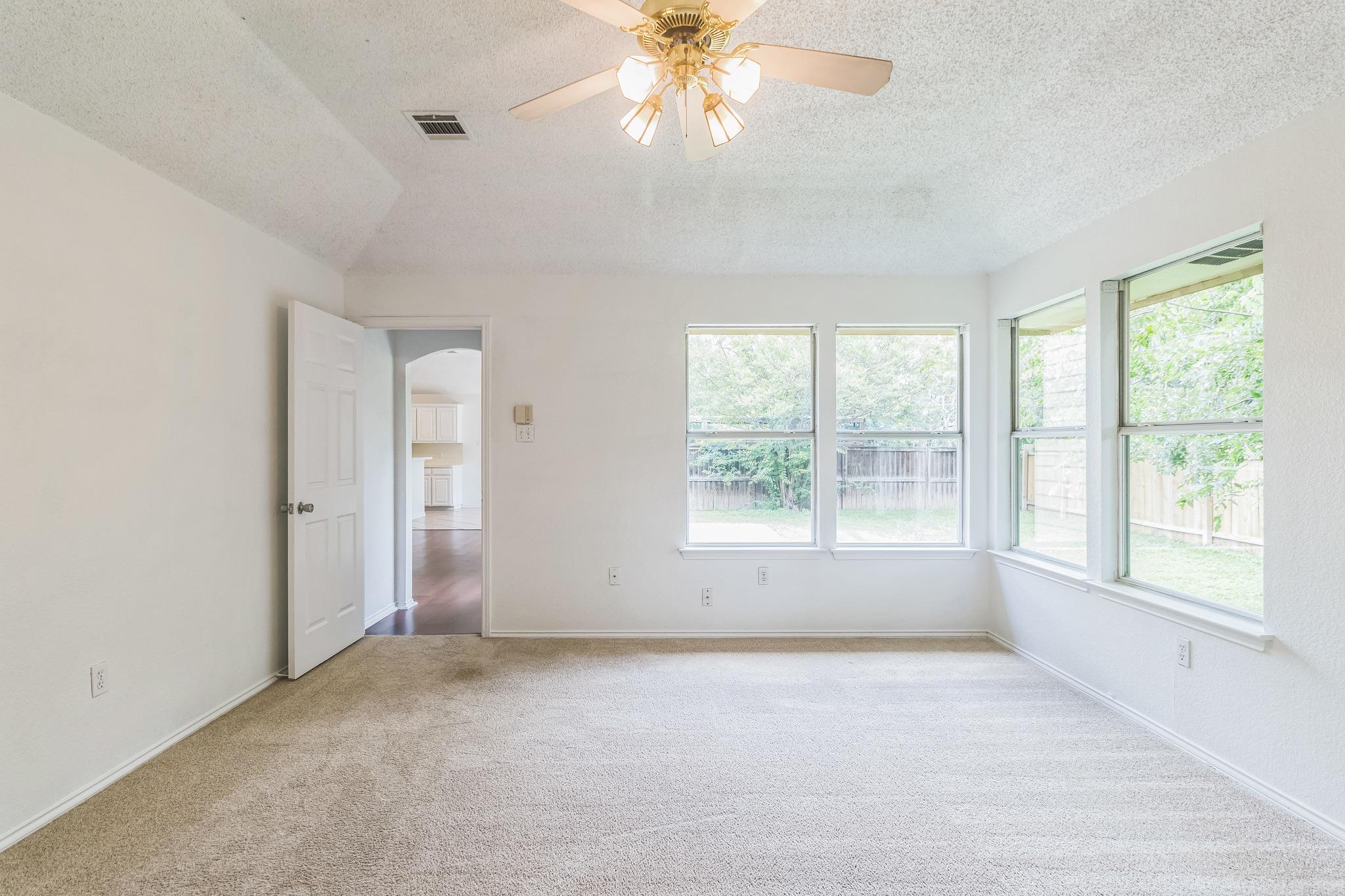 800 Mountain Ridge Dr Property Photo 28